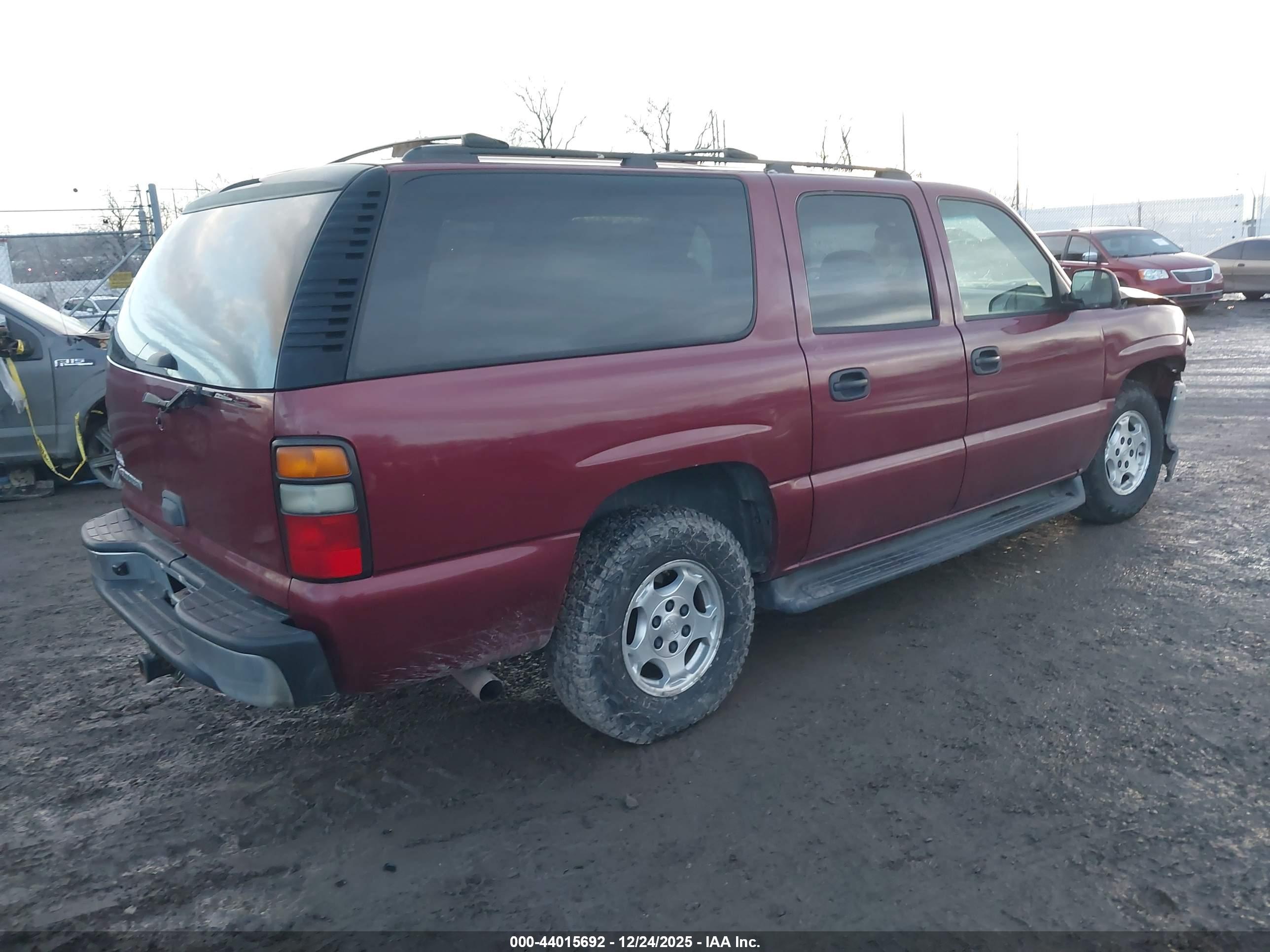 CHEVROLET SUBURBAN image 4
