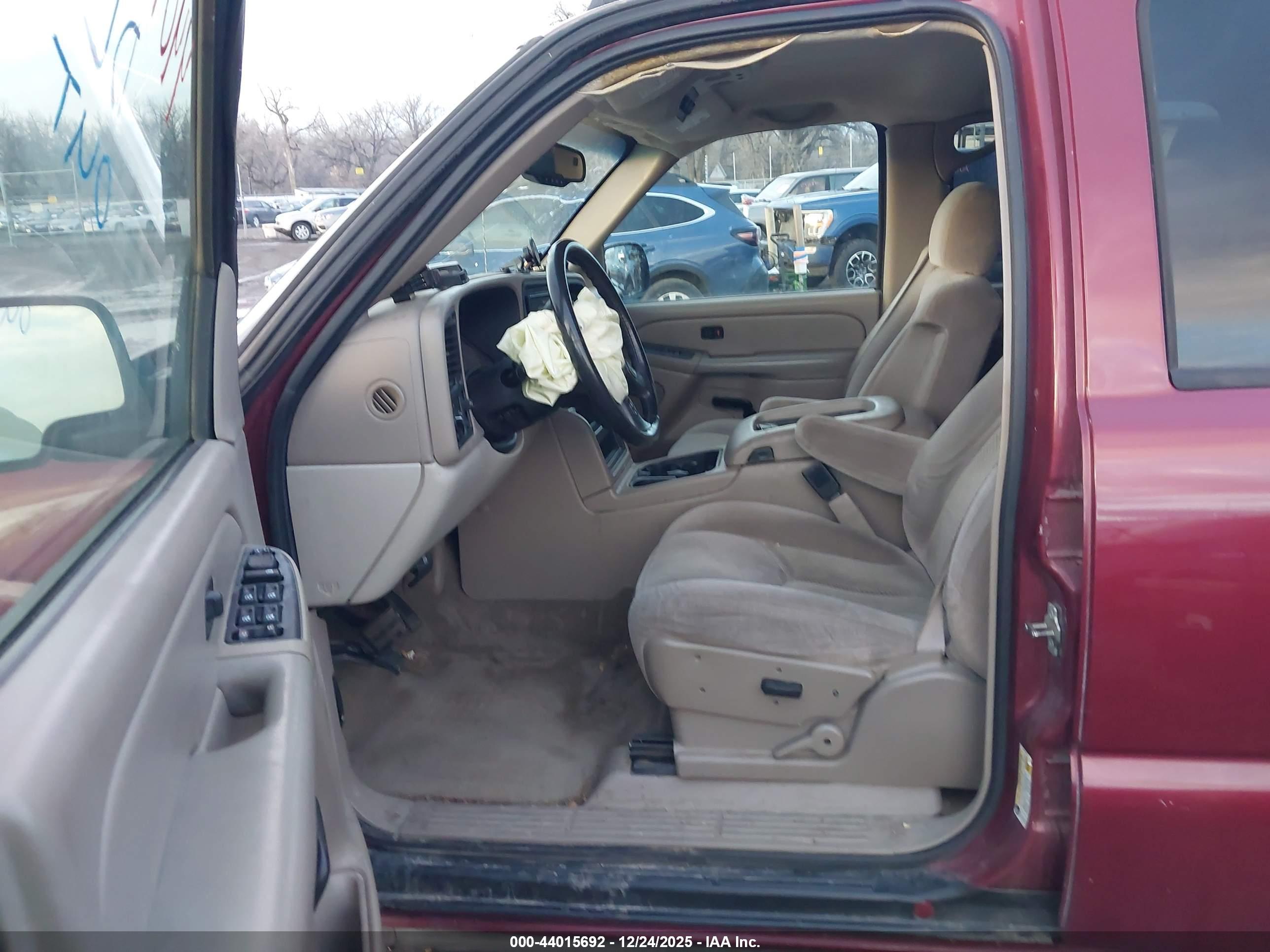 CHEVROLET SUBURBAN image 5