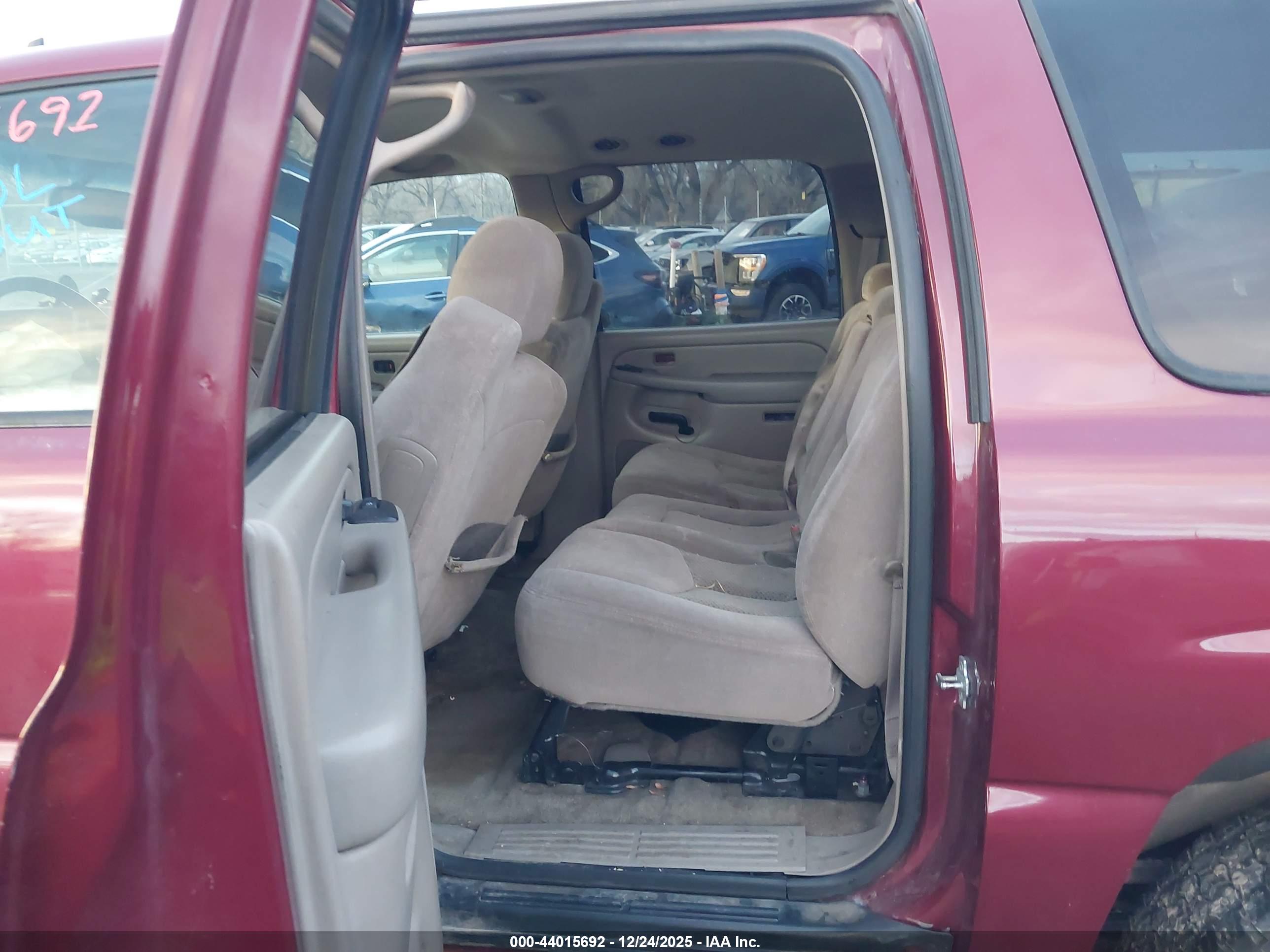 CHEVROLET SUBURBAN image 8