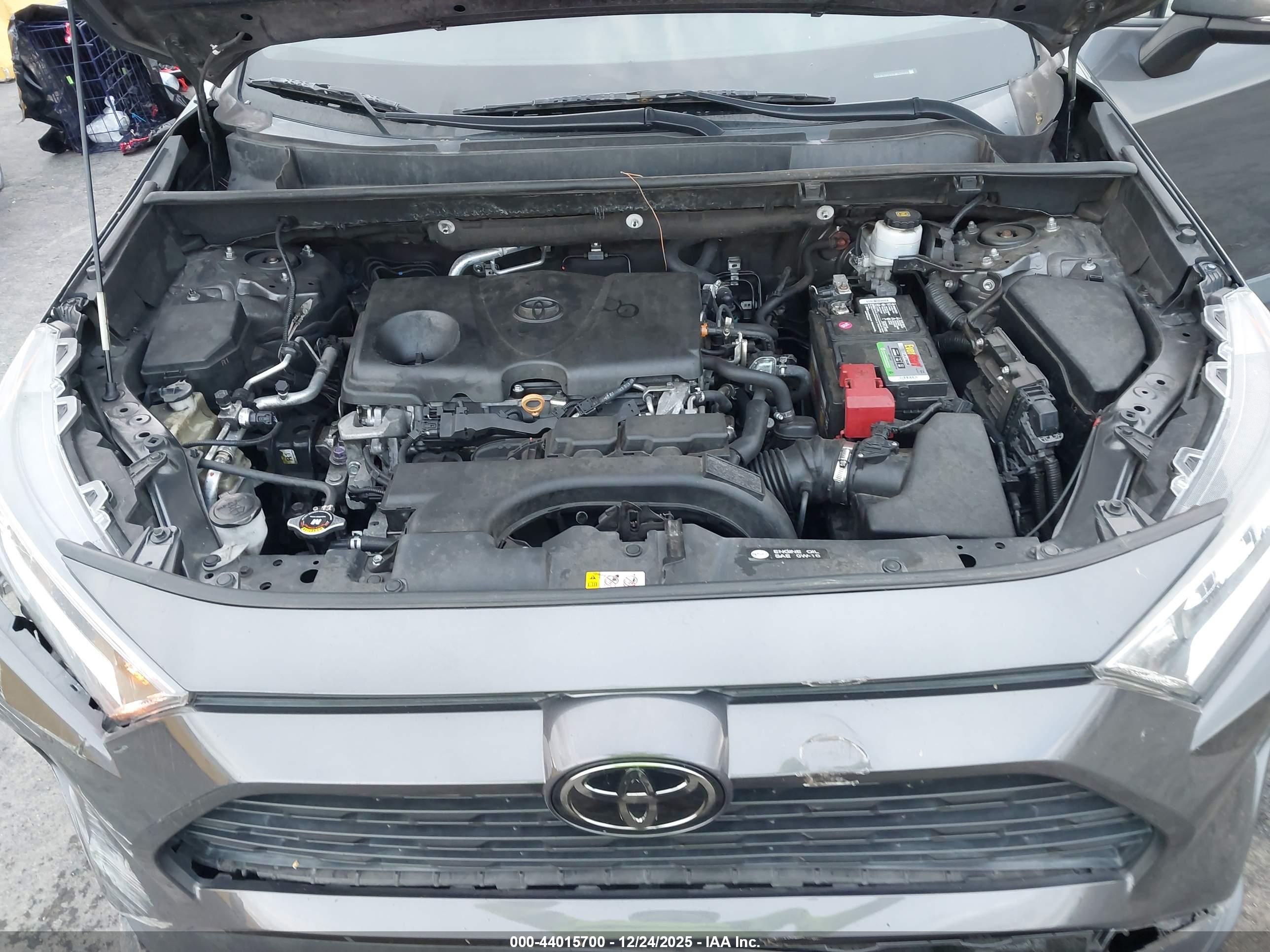 TOYOTA RAV4 image 10
