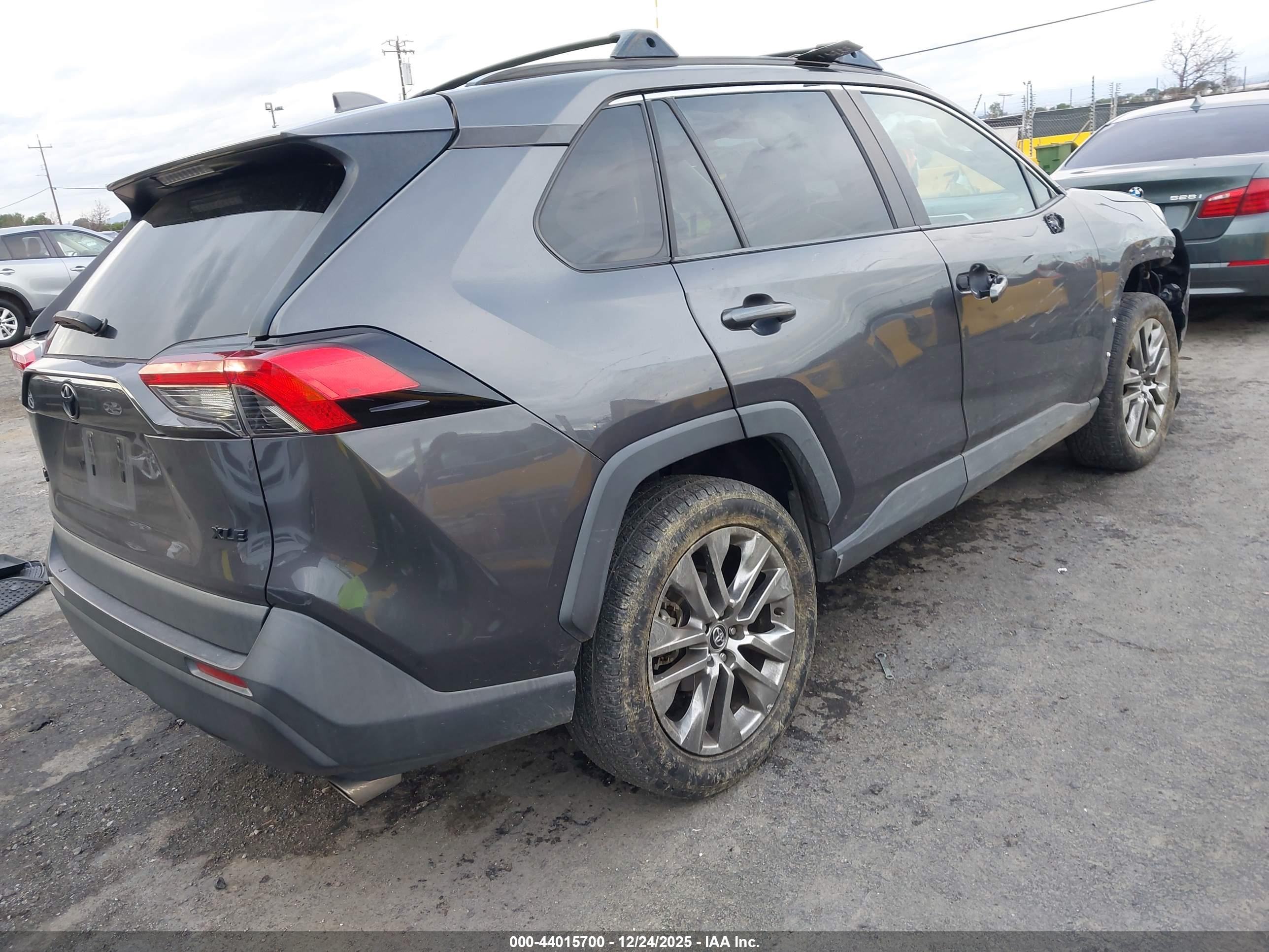 TOYOTA RAV4 image 4