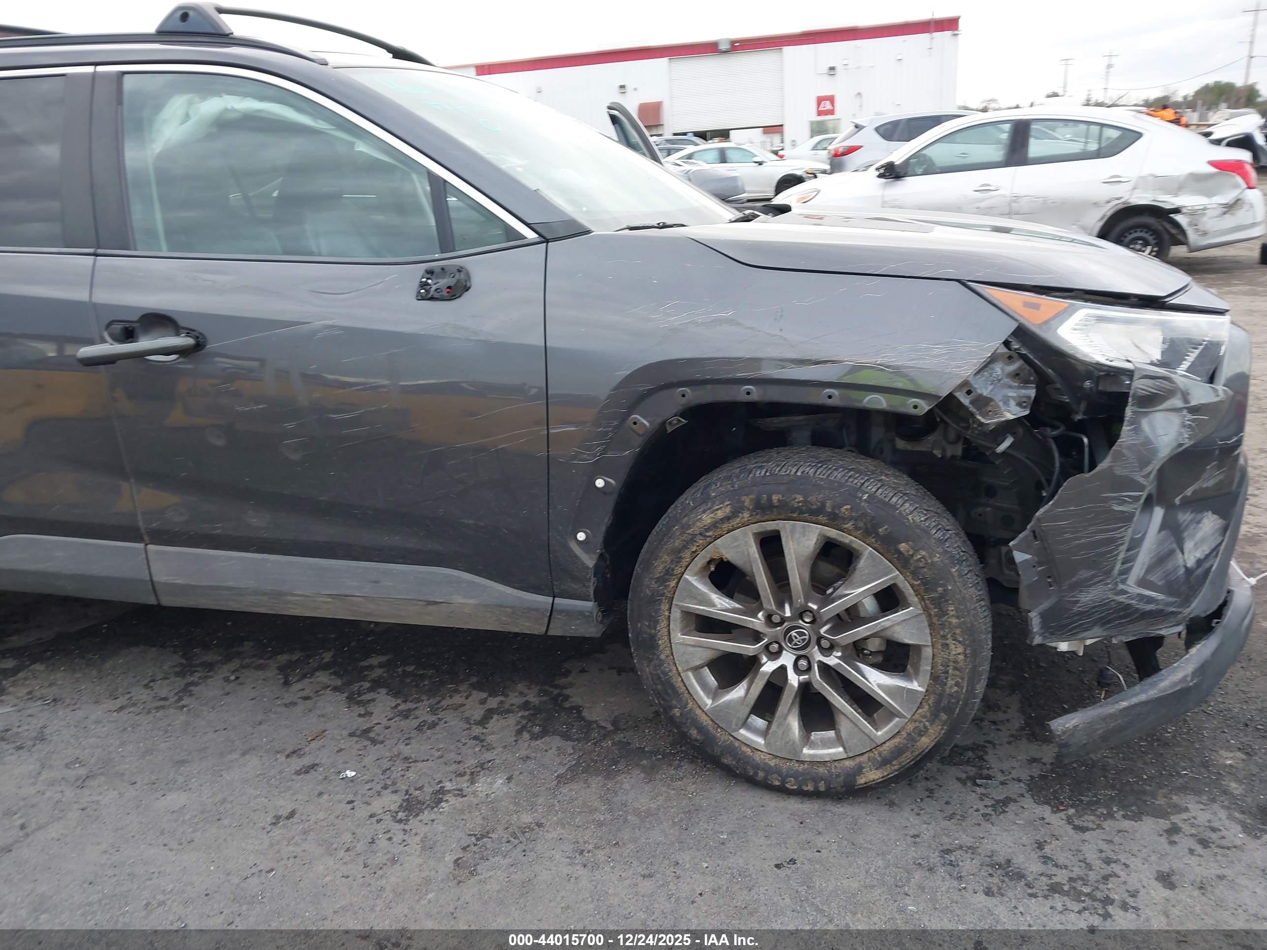 TOYOTA RAV4 image 6