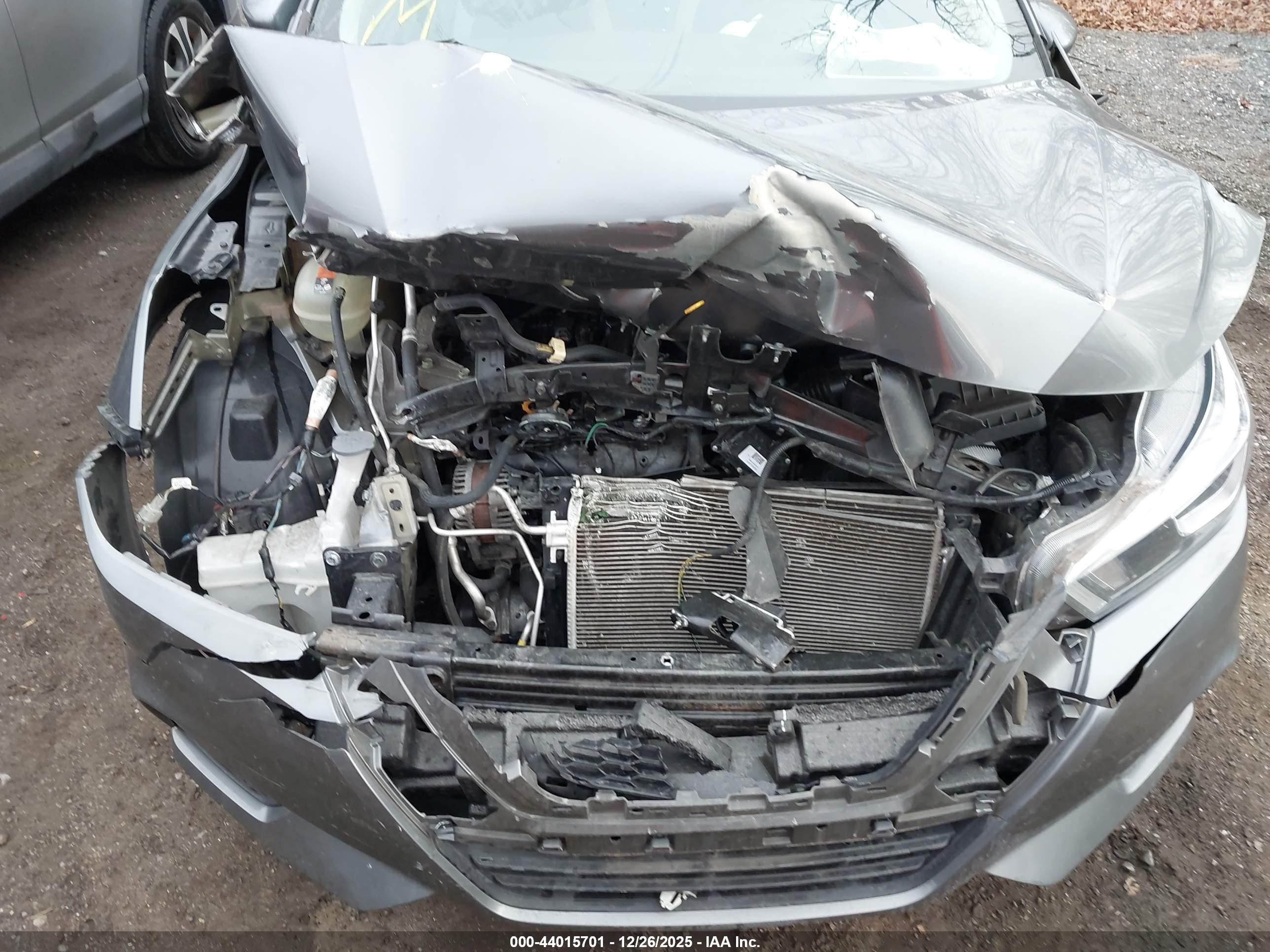 NISSAN VERSA image 10