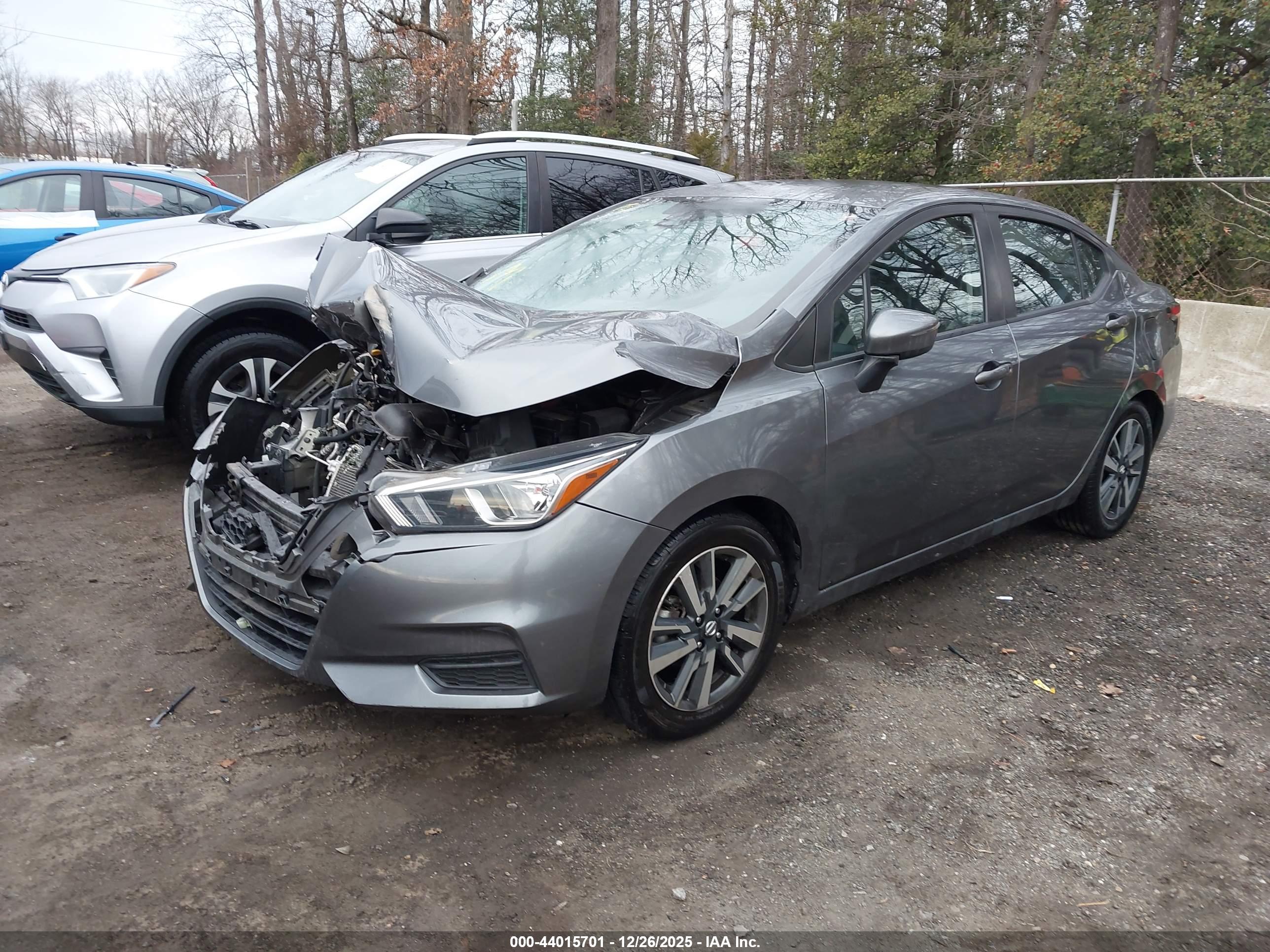 NISSAN VERSA image 2