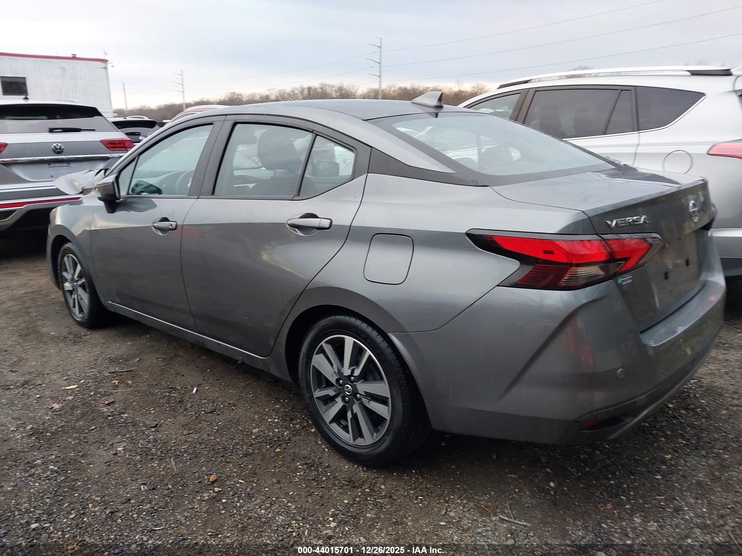 NISSAN VERSA image 3