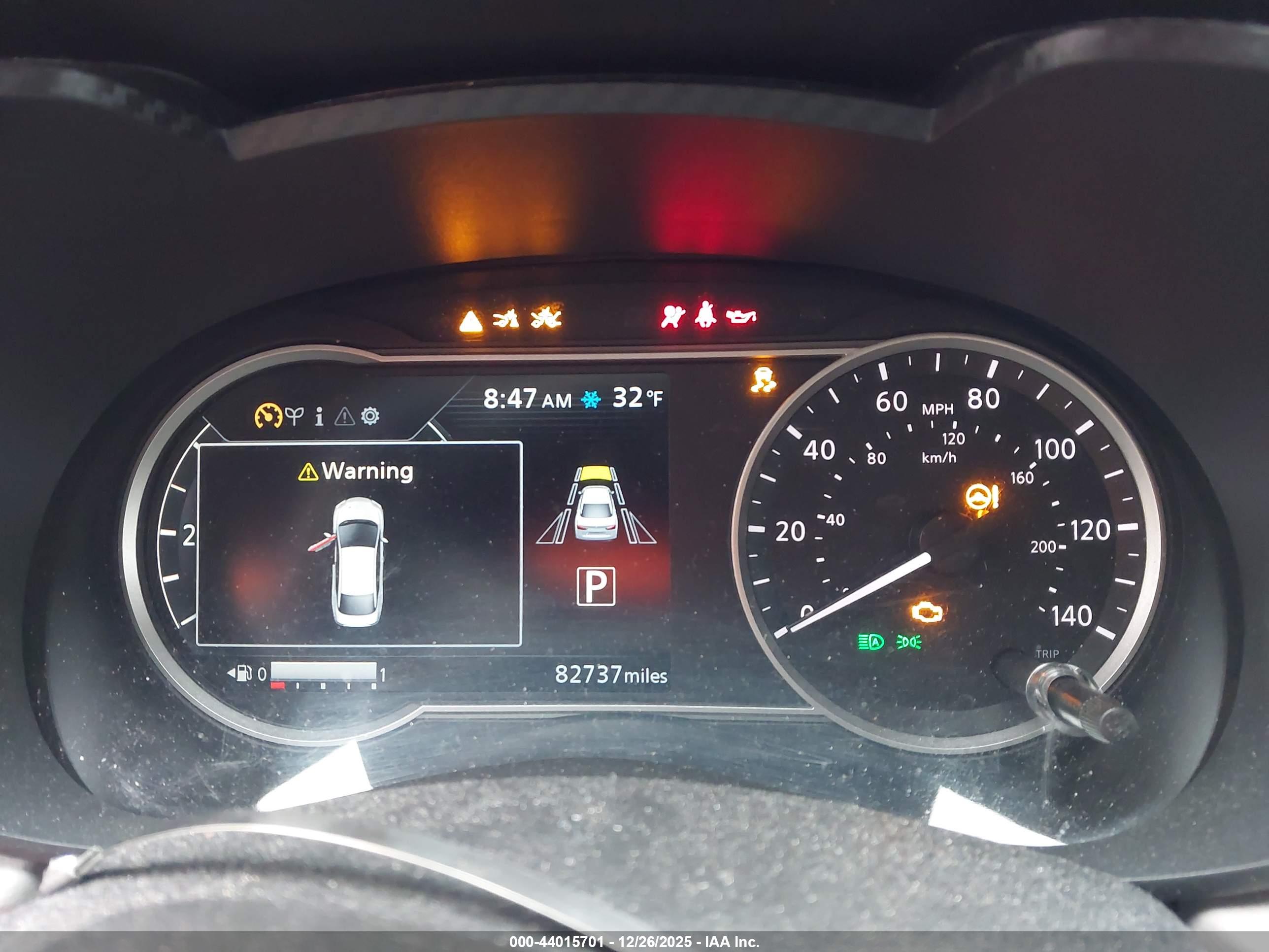 NISSAN VERSA image 7