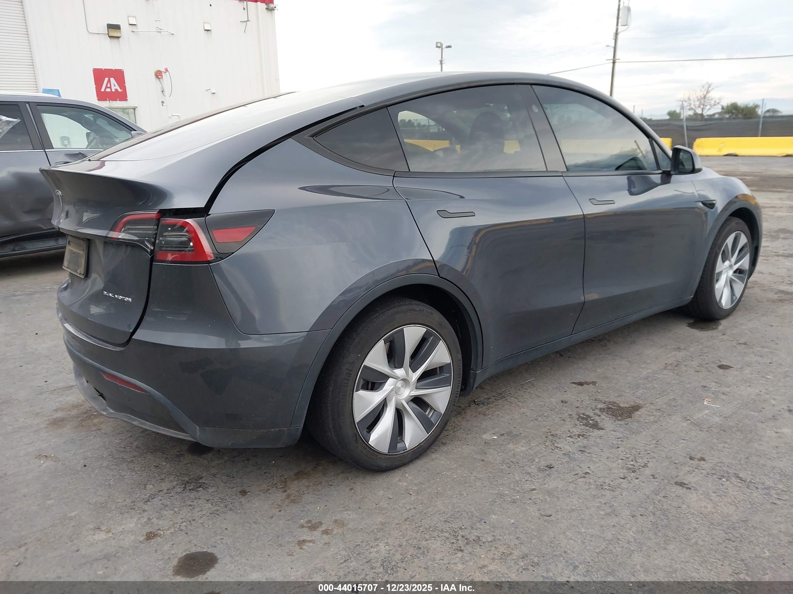 TESLA MODEL image 4