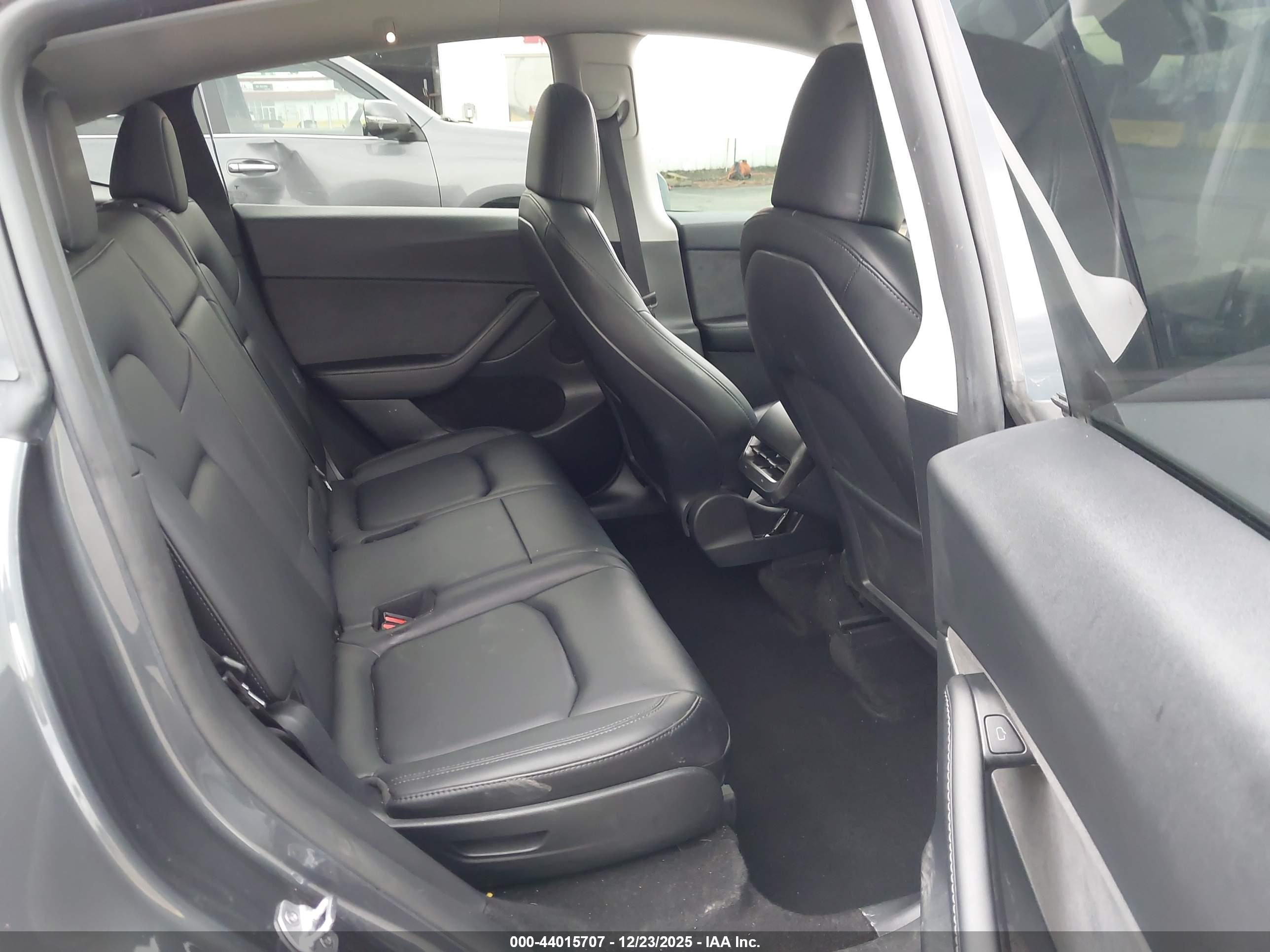 TESLA MODEL image 8