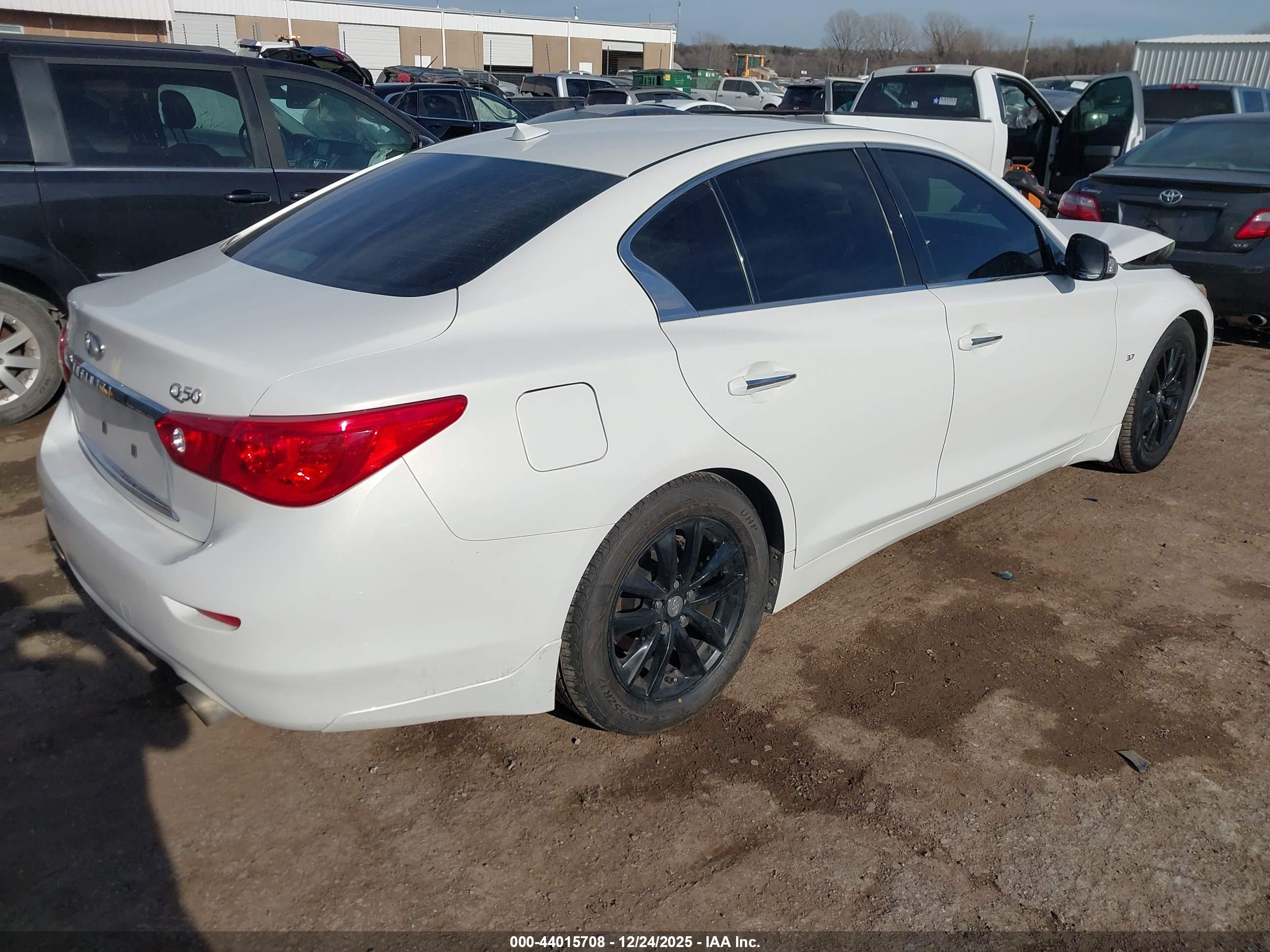 INFINITI Q50 image 4