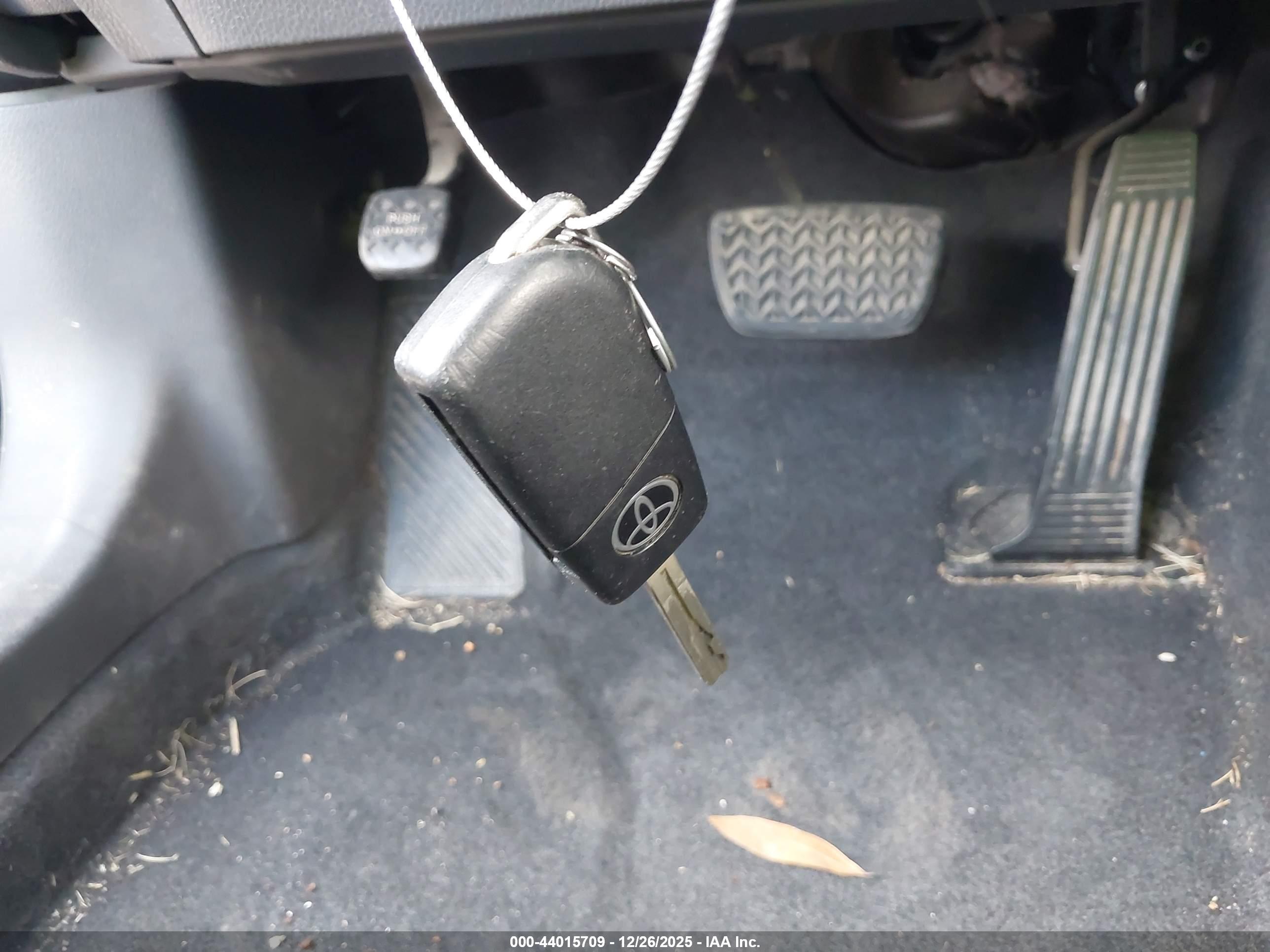 TOYOTA CAMRY image 11