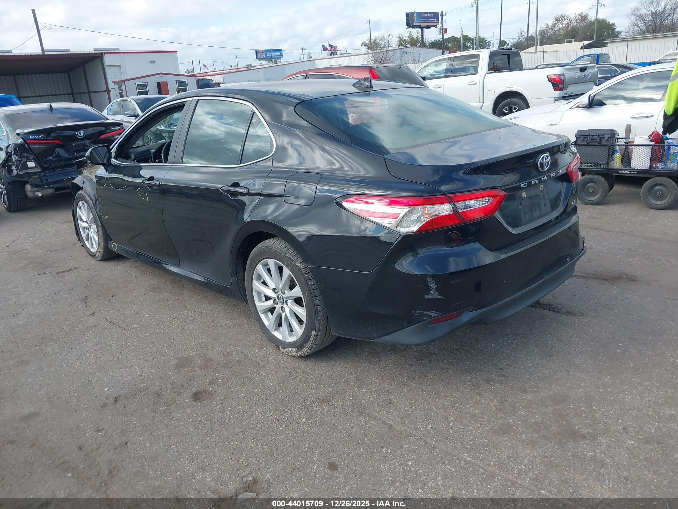 TOYOTA CAMRY image 3