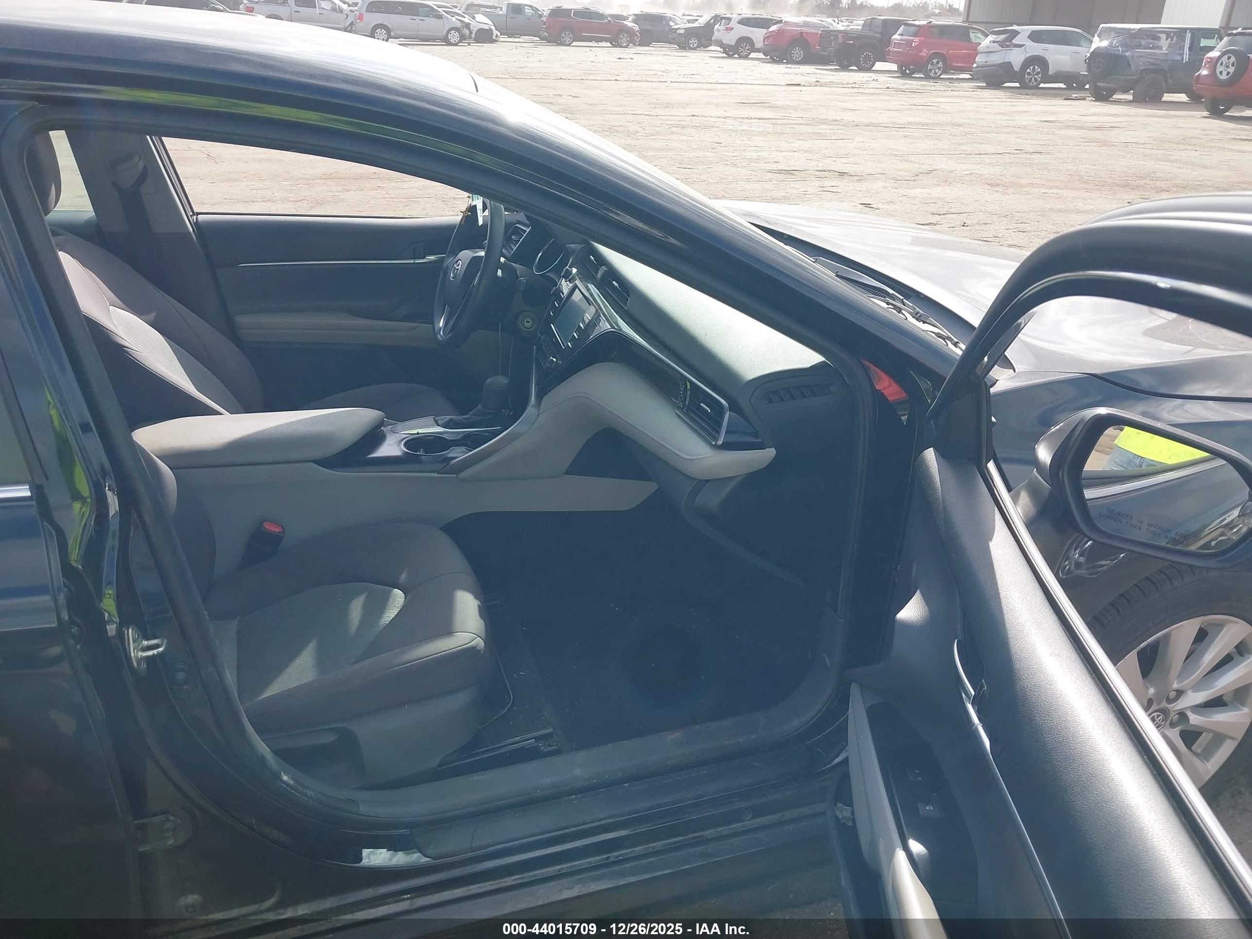 TOYOTA CAMRY image 5