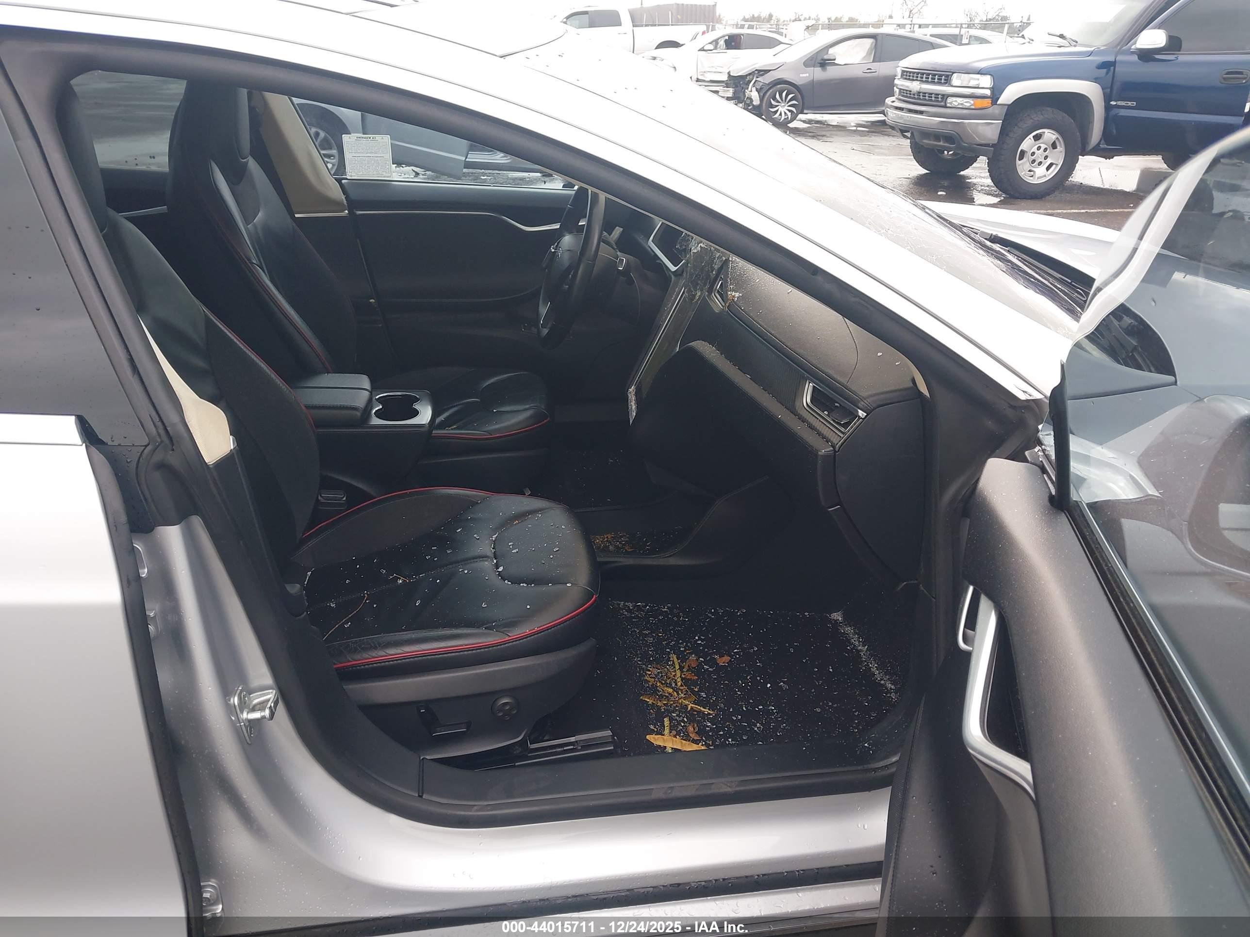 TESLA MODEL image 5