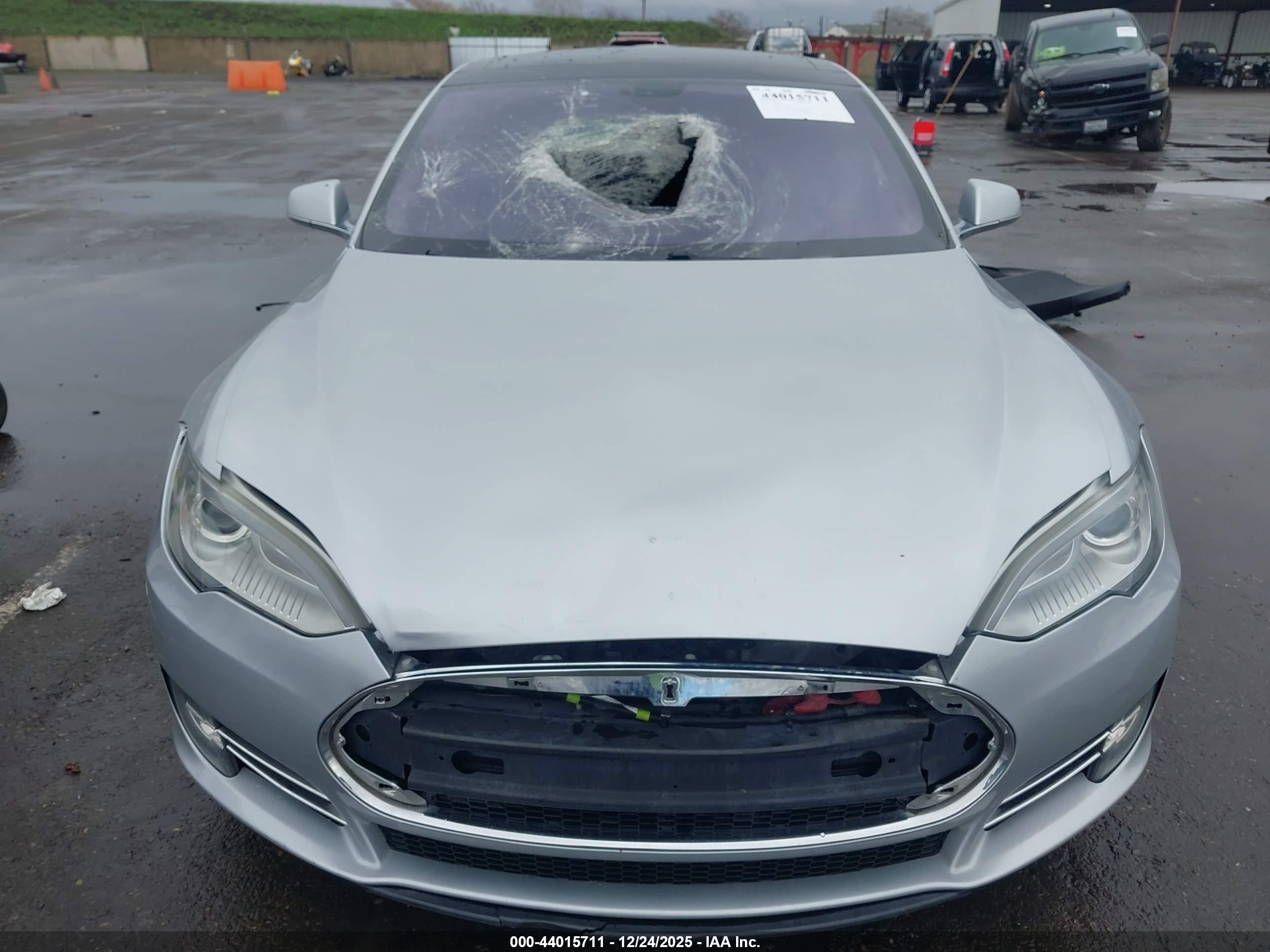 TESLA MODEL image 6