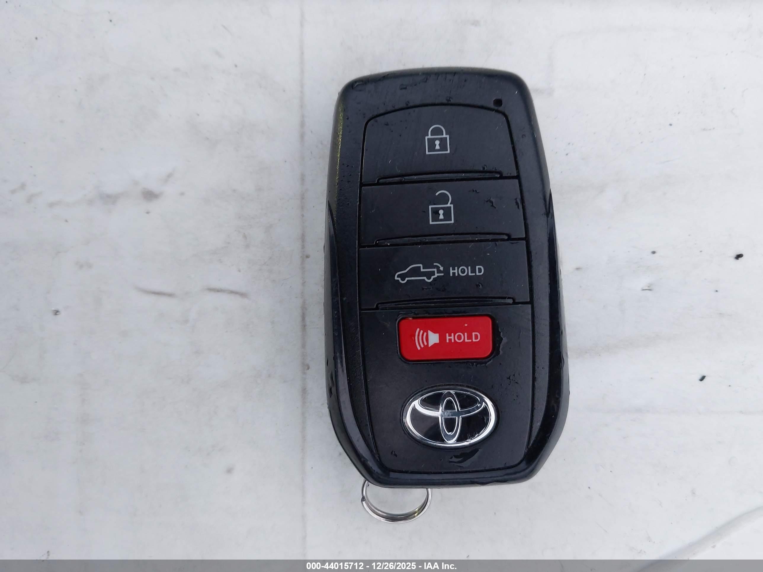 TOYOTA TUNDRA image 11