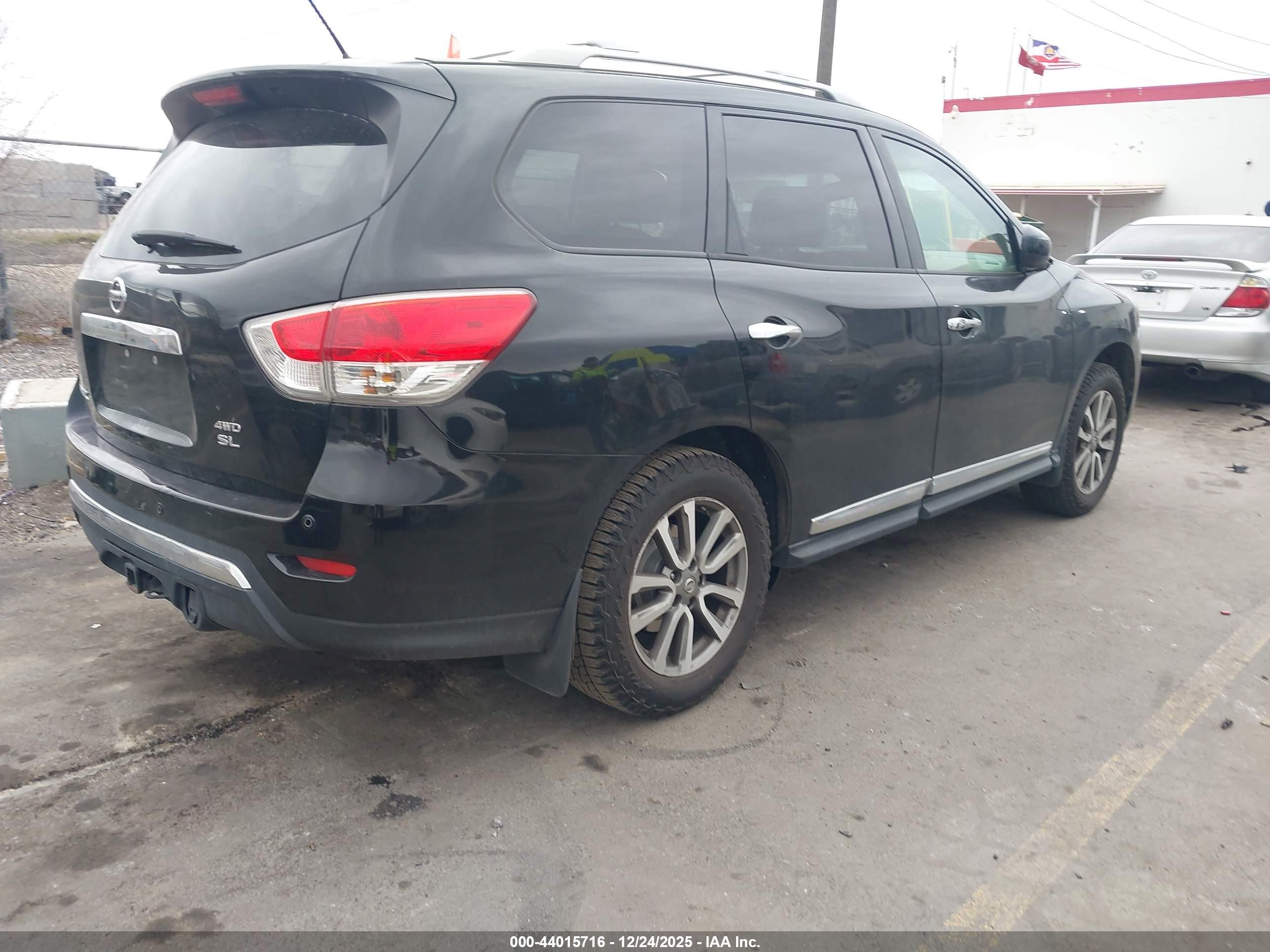 NISSAN PATHFINDER image 4