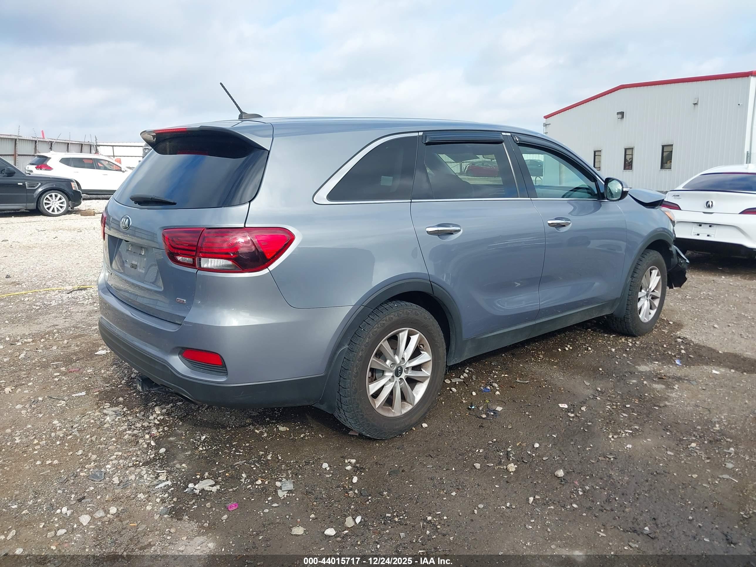 KIA SORENTO image 4