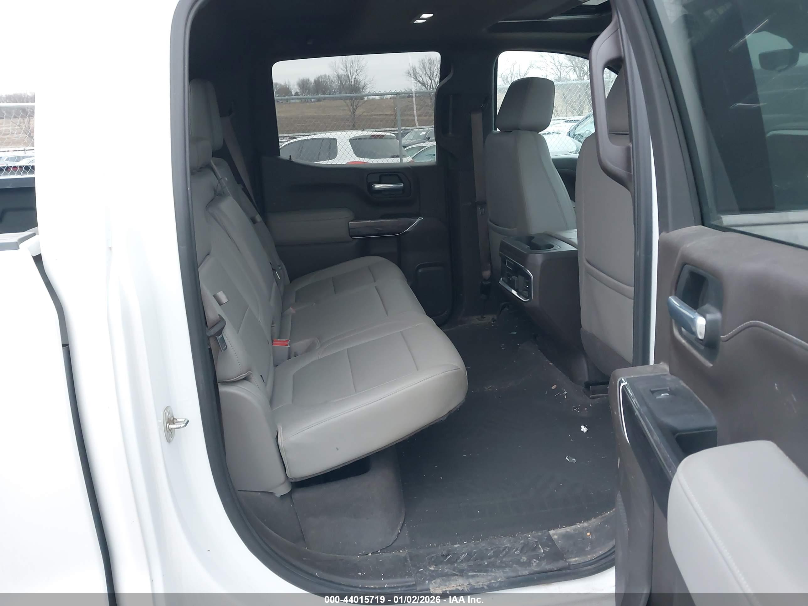CHEVROLET SILVERADO image 8