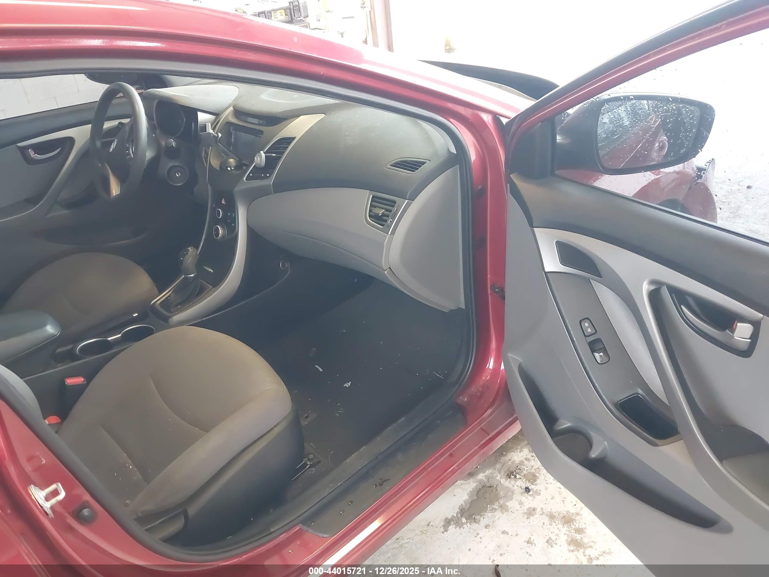 HYUNDAI ELANTRA image 5