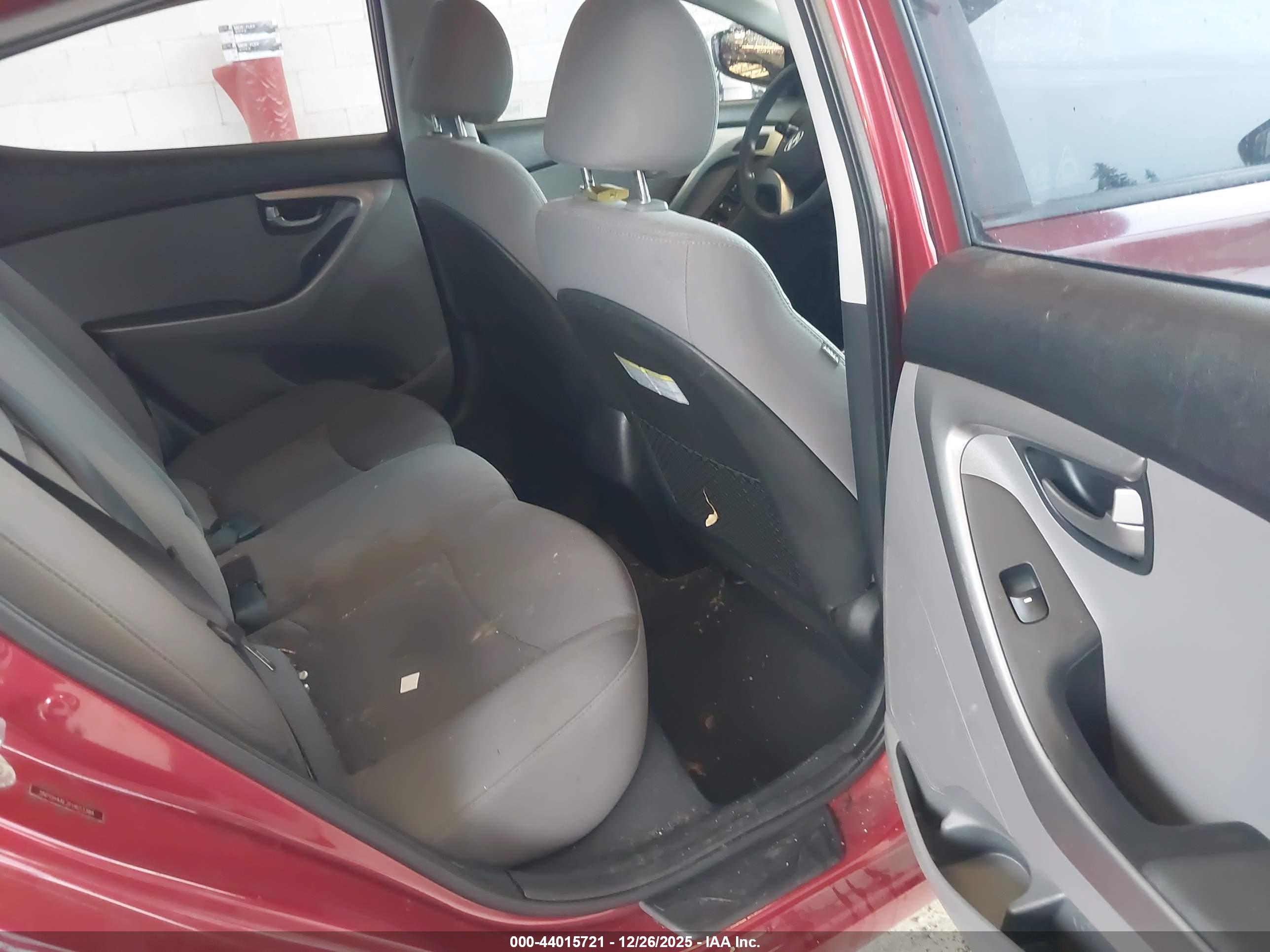 HYUNDAI ELANTRA image 8