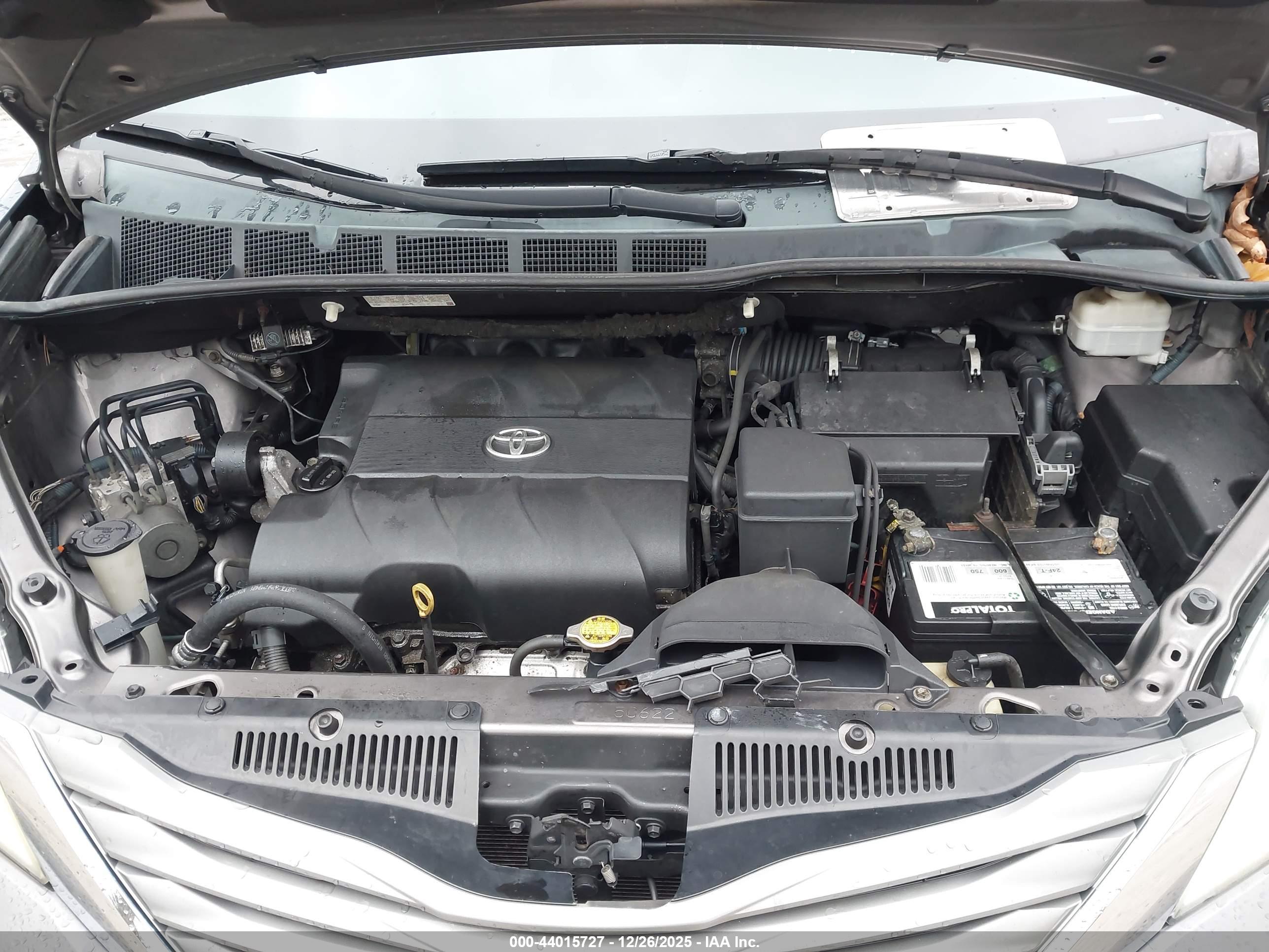 TOYOTA SIENNA image 10