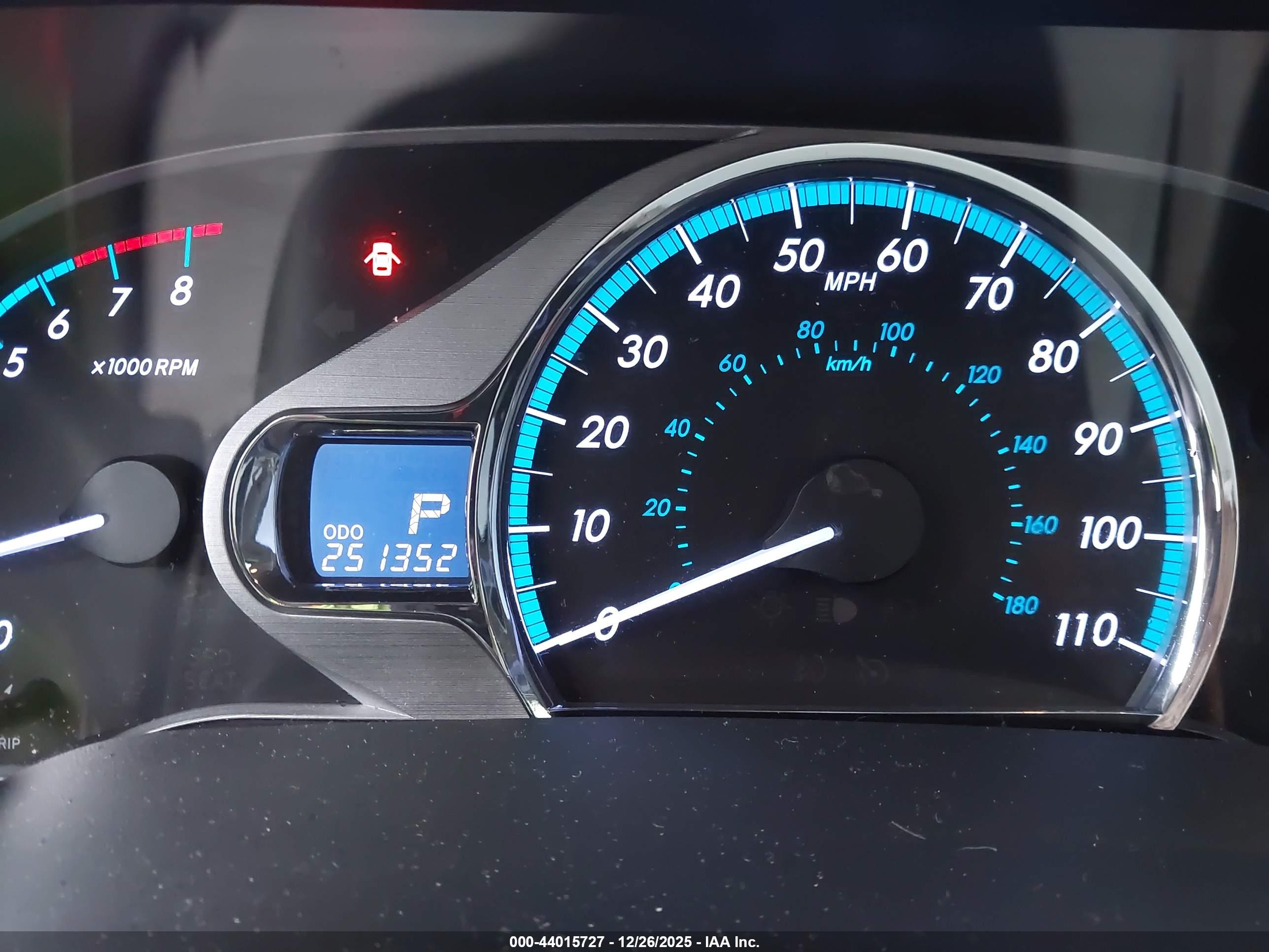TOYOTA SIENNA image 7