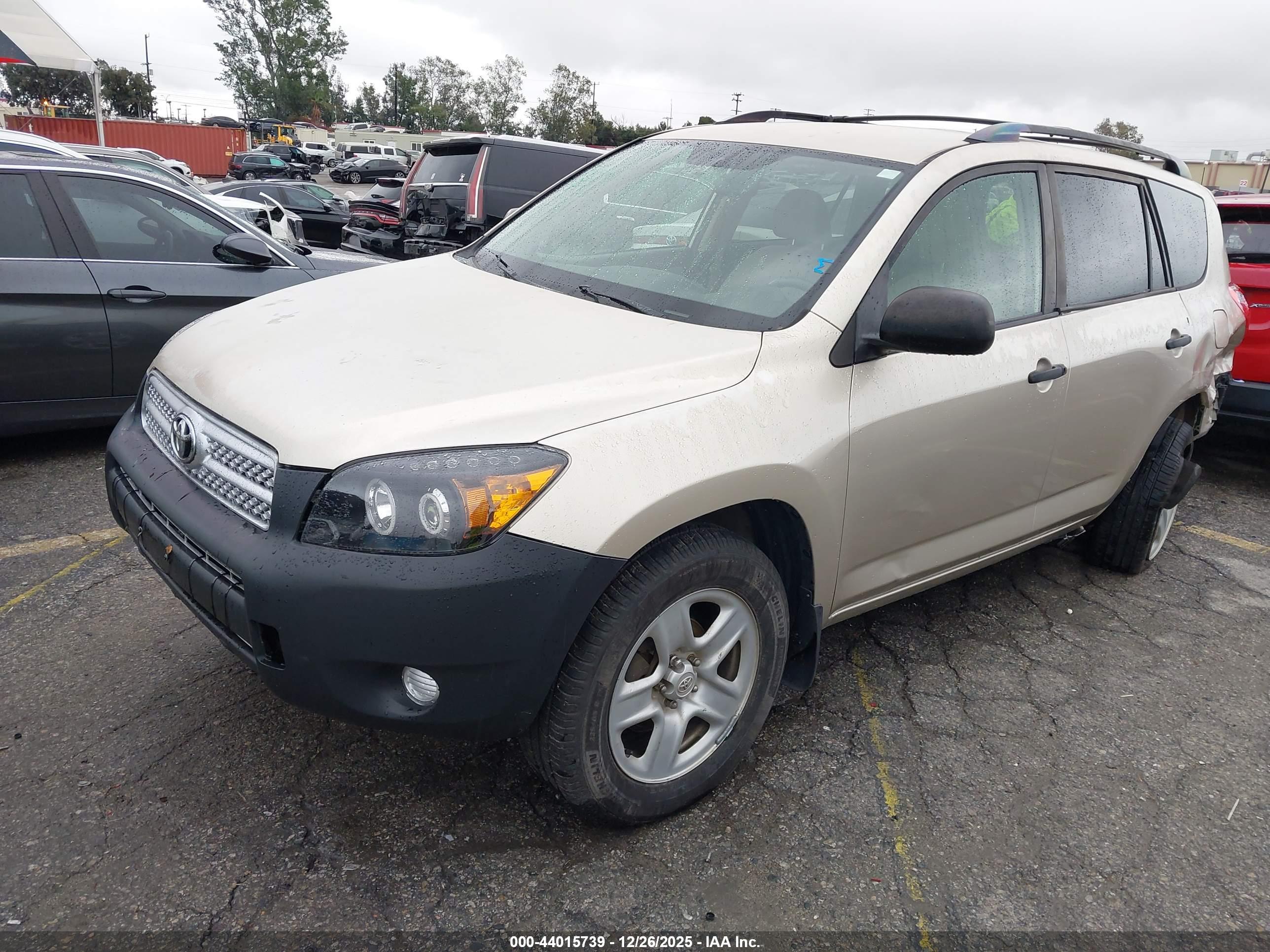 TOYOTA RAV4 image 2
