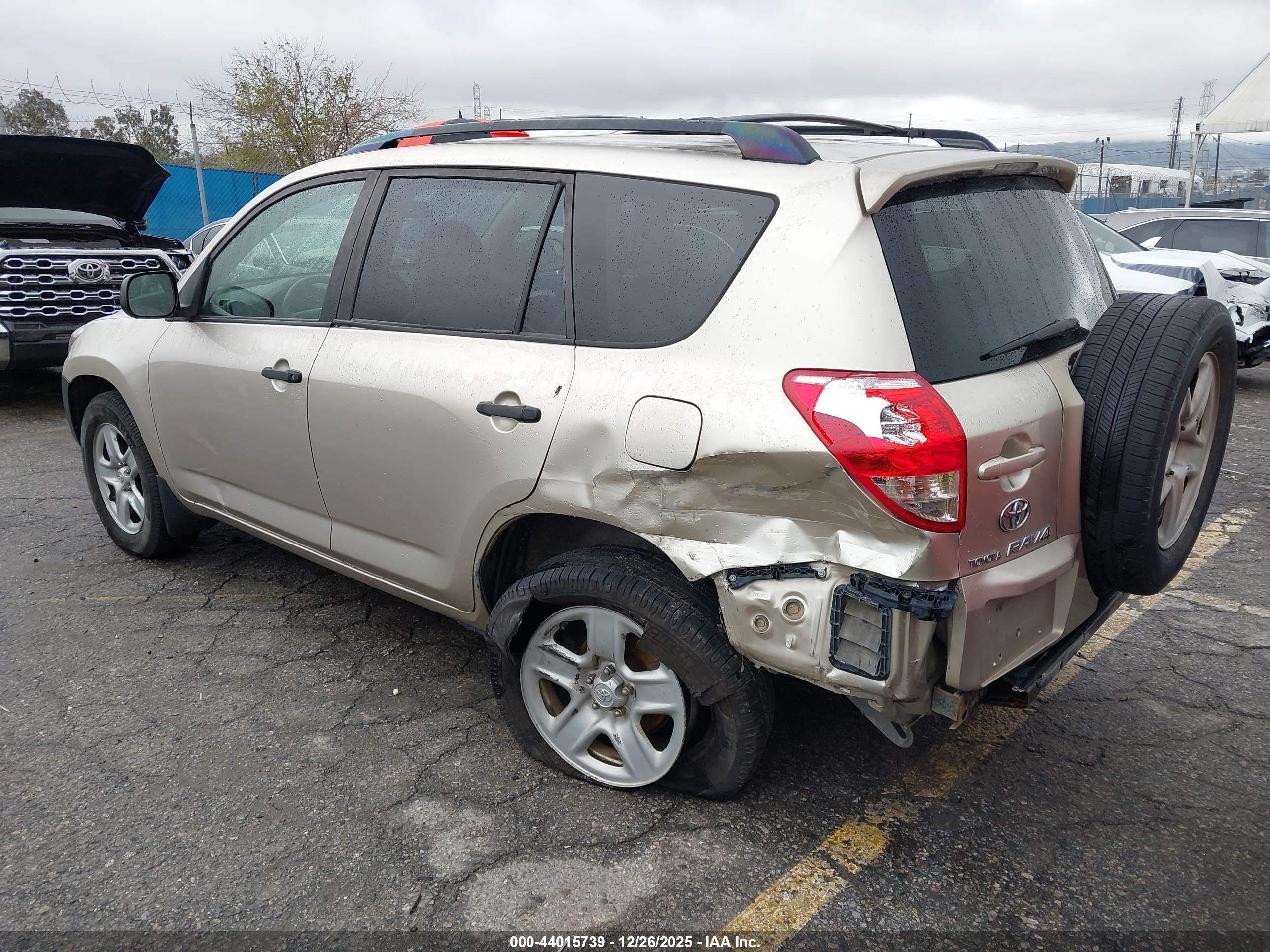 TOYOTA RAV4 image 3