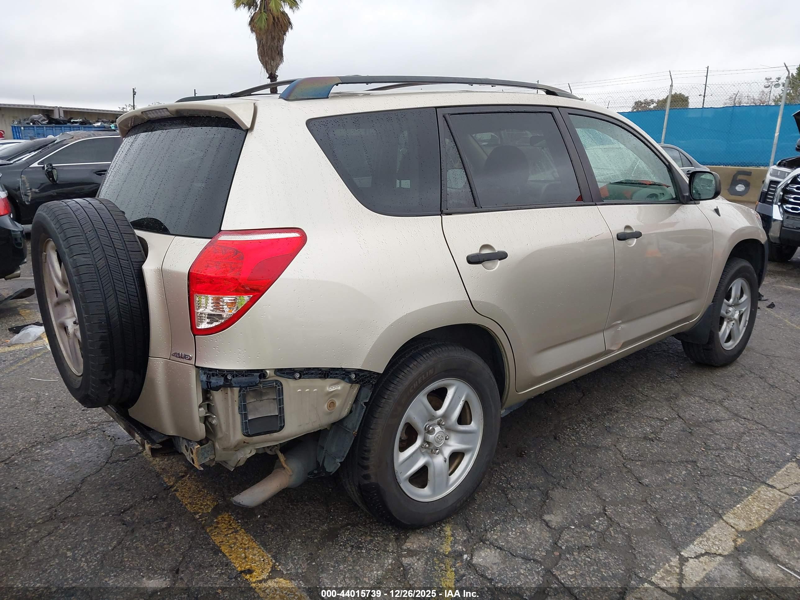 TOYOTA RAV4 image 4