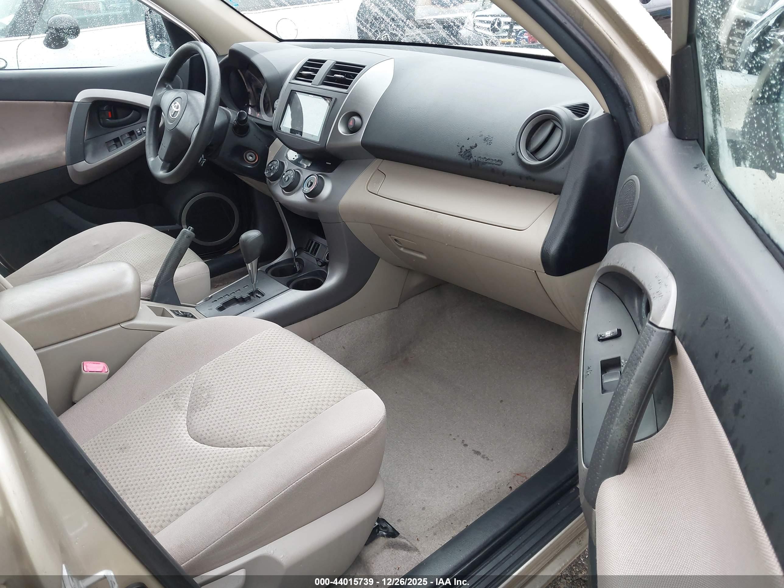 TOYOTA RAV4 image 5
