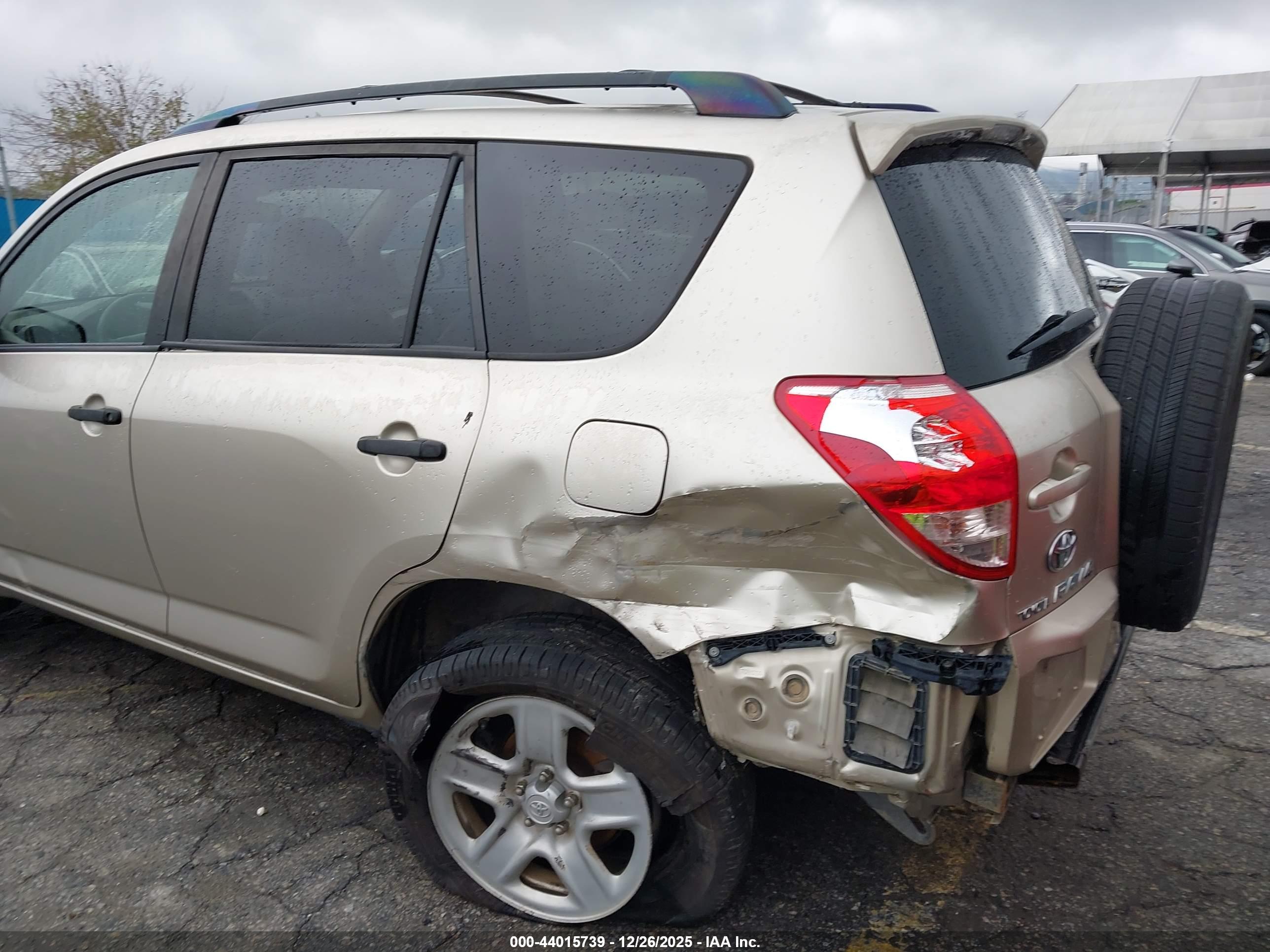 TOYOTA RAV4 image 6