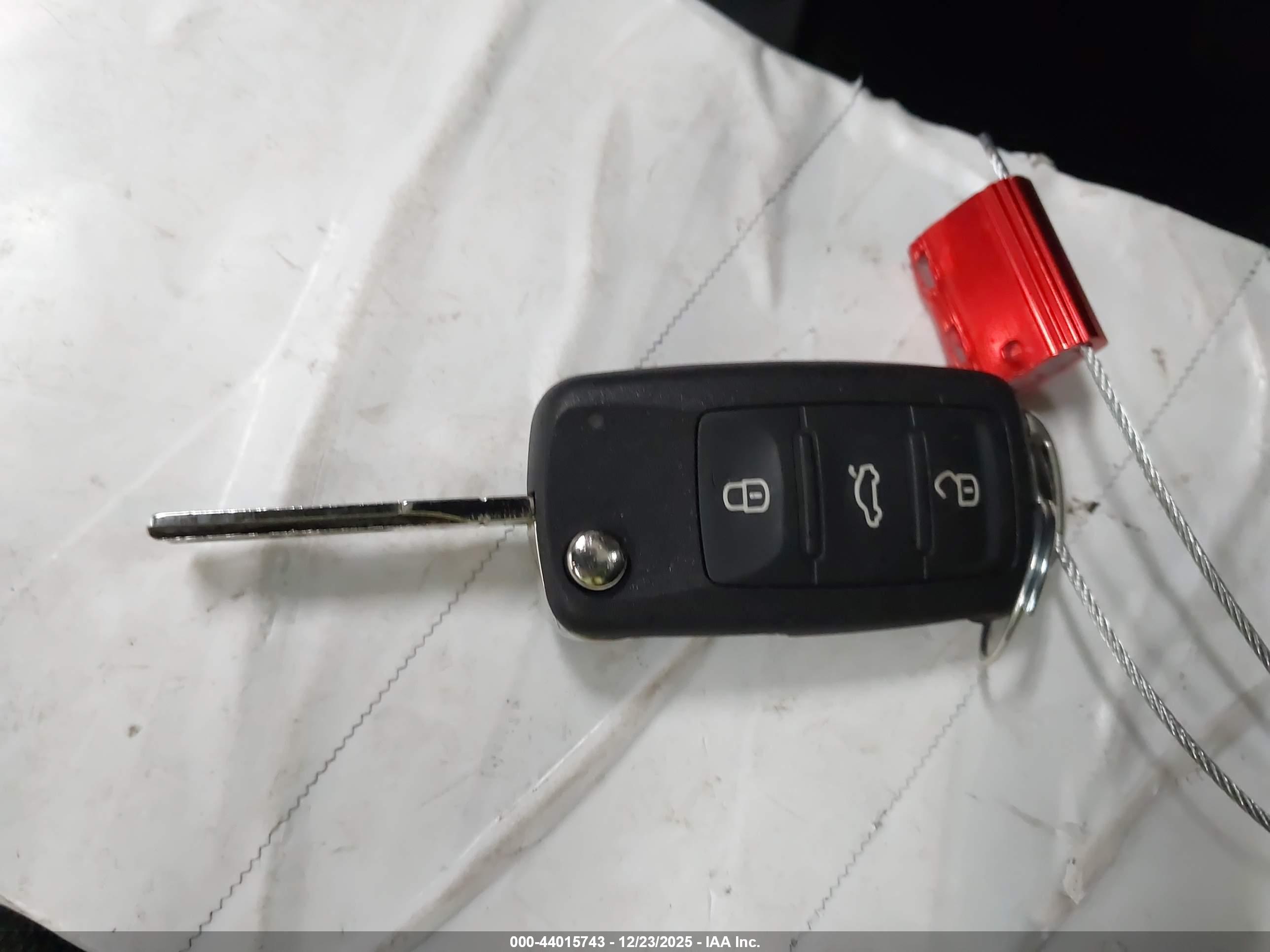 VOLKSWAGEN GOLF image 11