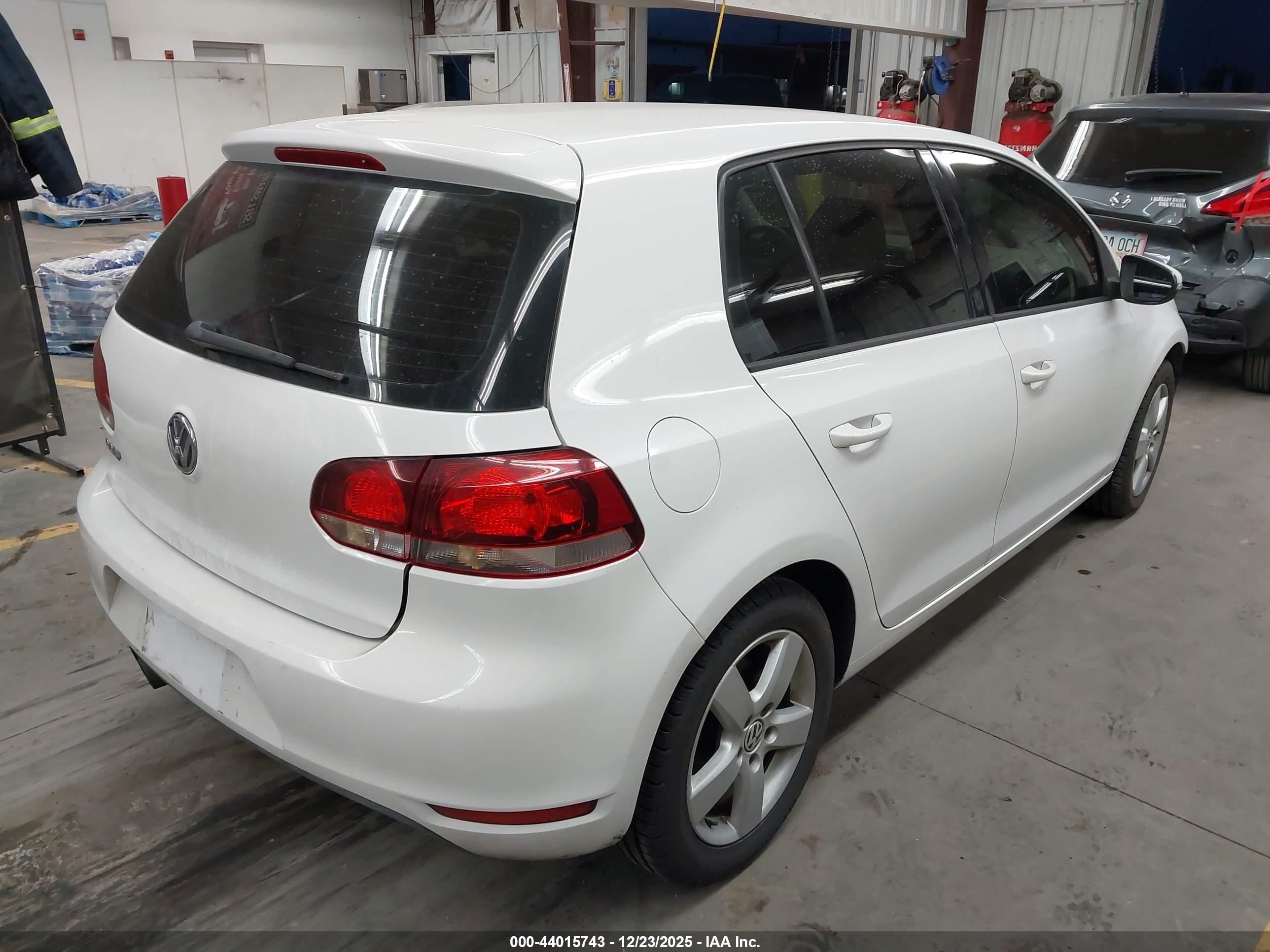 VOLKSWAGEN GOLF image 4