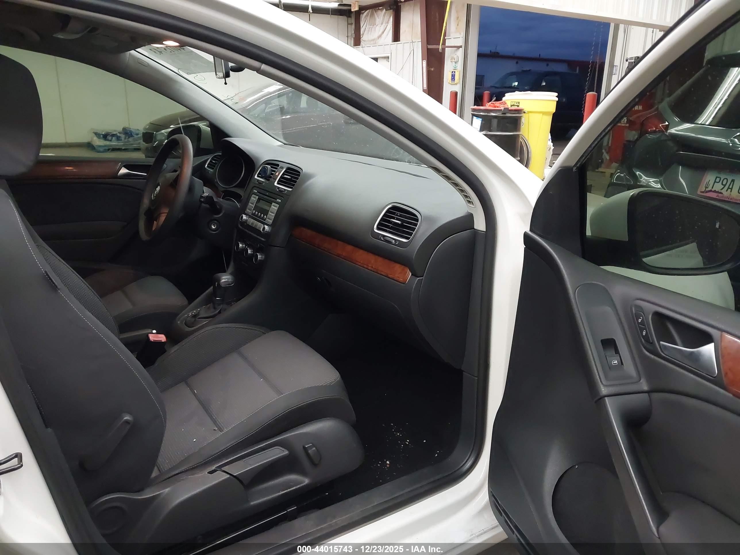 VOLKSWAGEN GOLF image 5