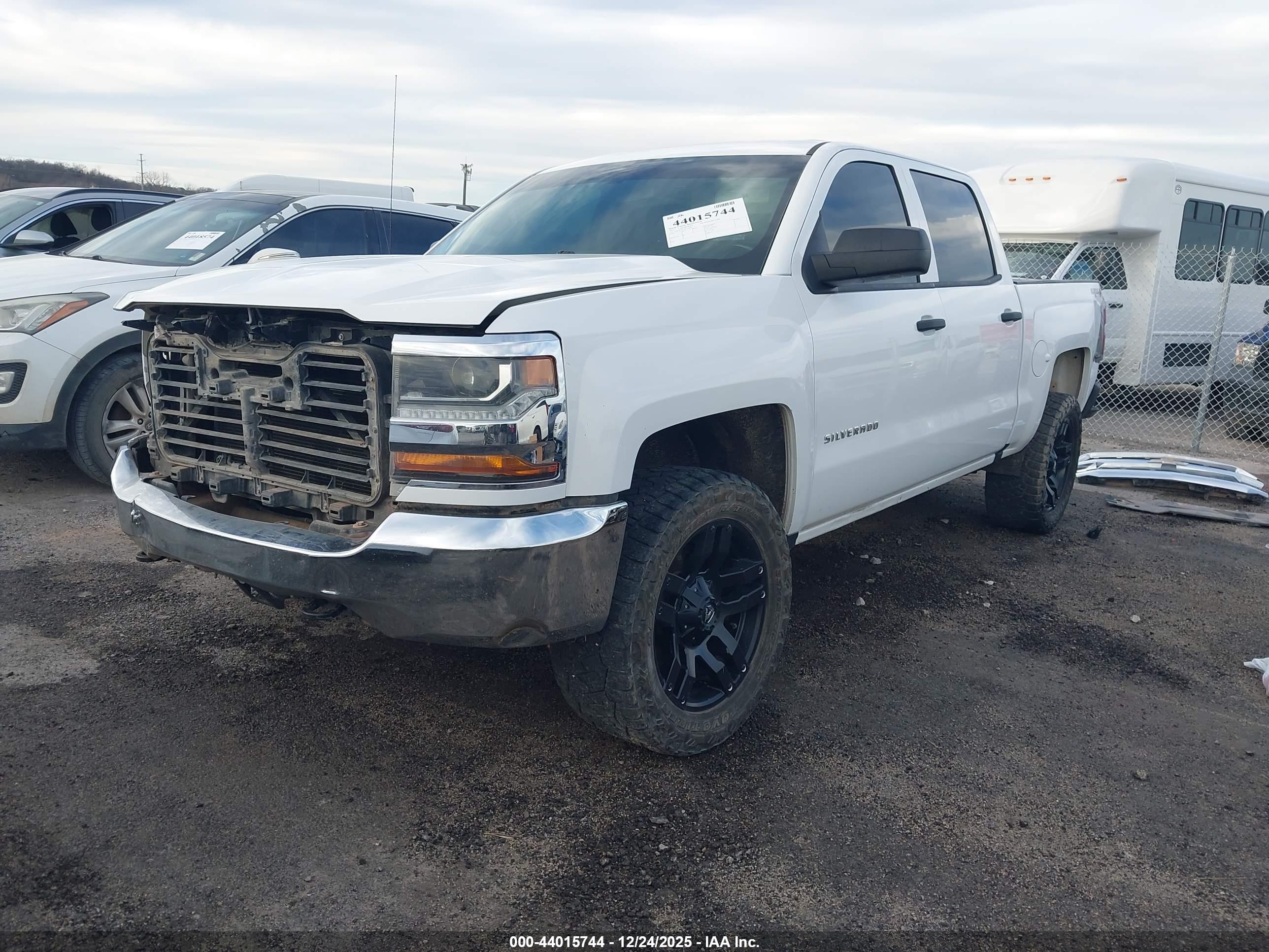 CHEVROLET SILVERADO image 2