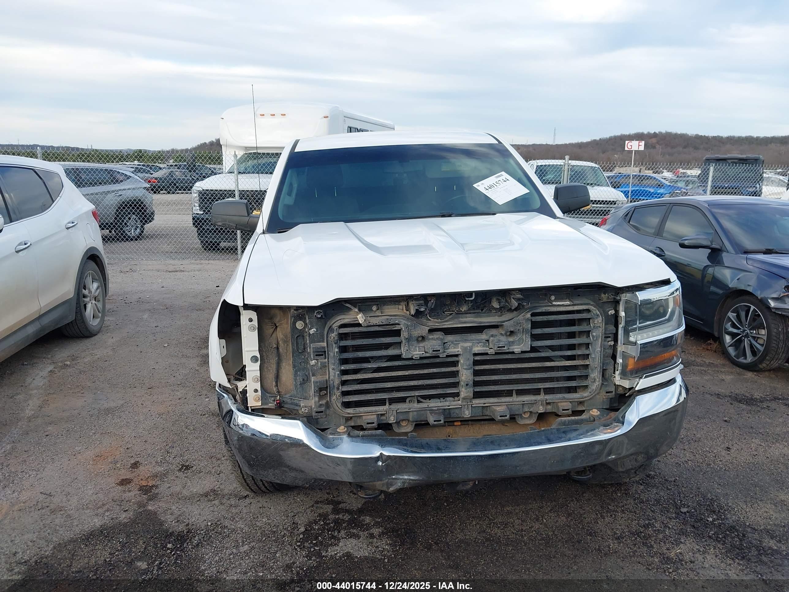 CHEVROLET SILVERADO image 6
