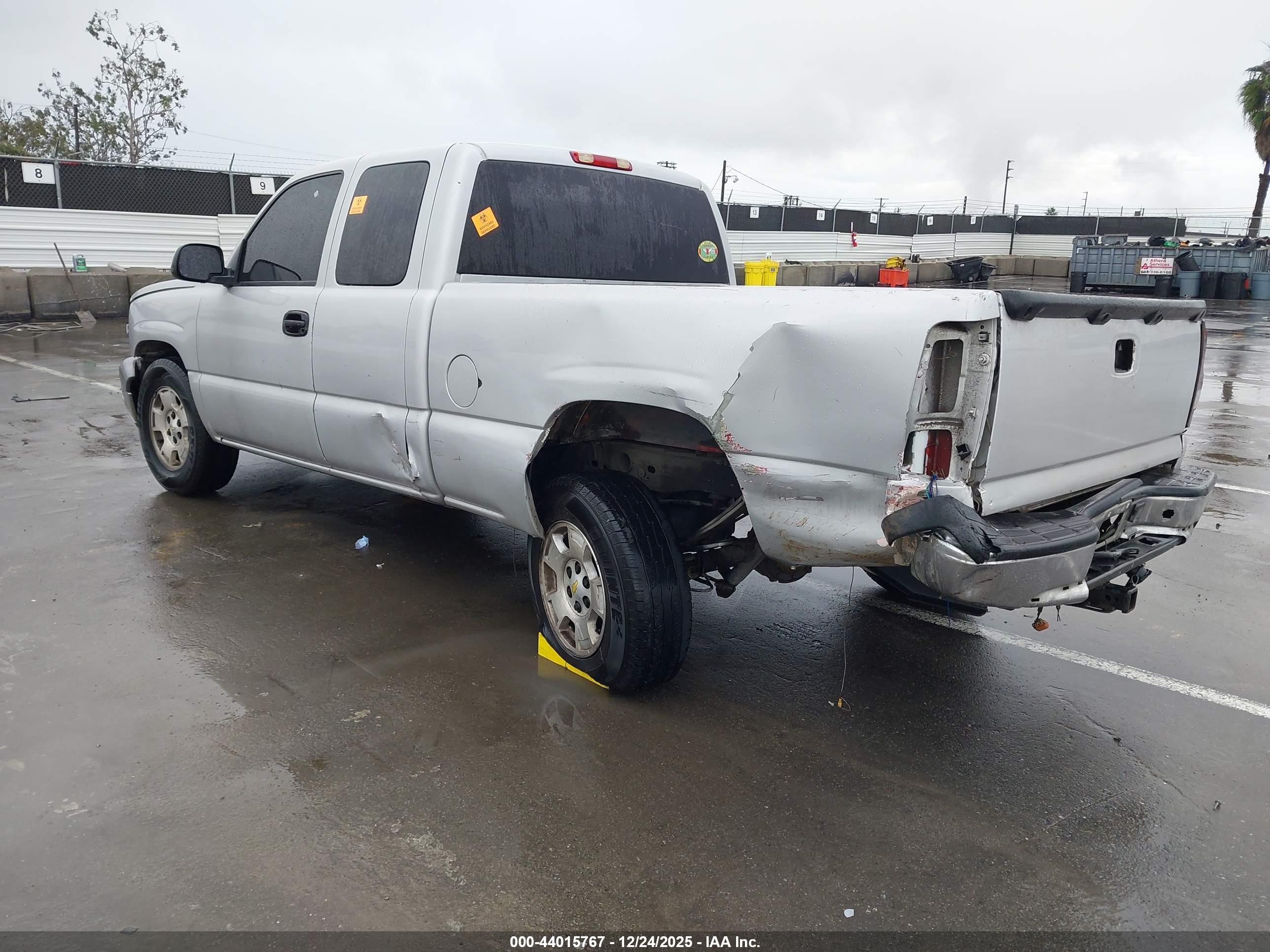 CHEVROLET SILVERADO image 3