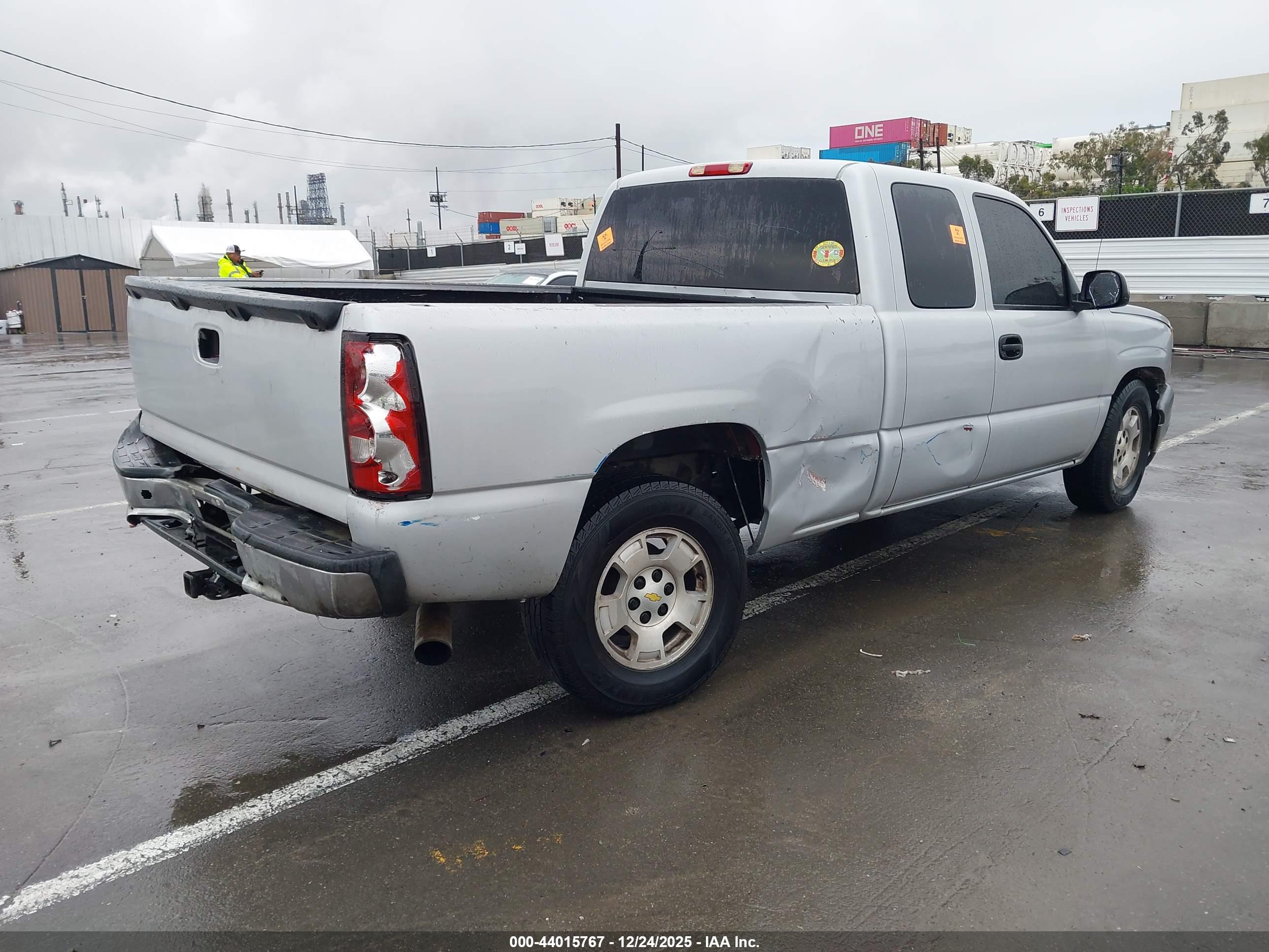 CHEVROLET SILVERADO image 4