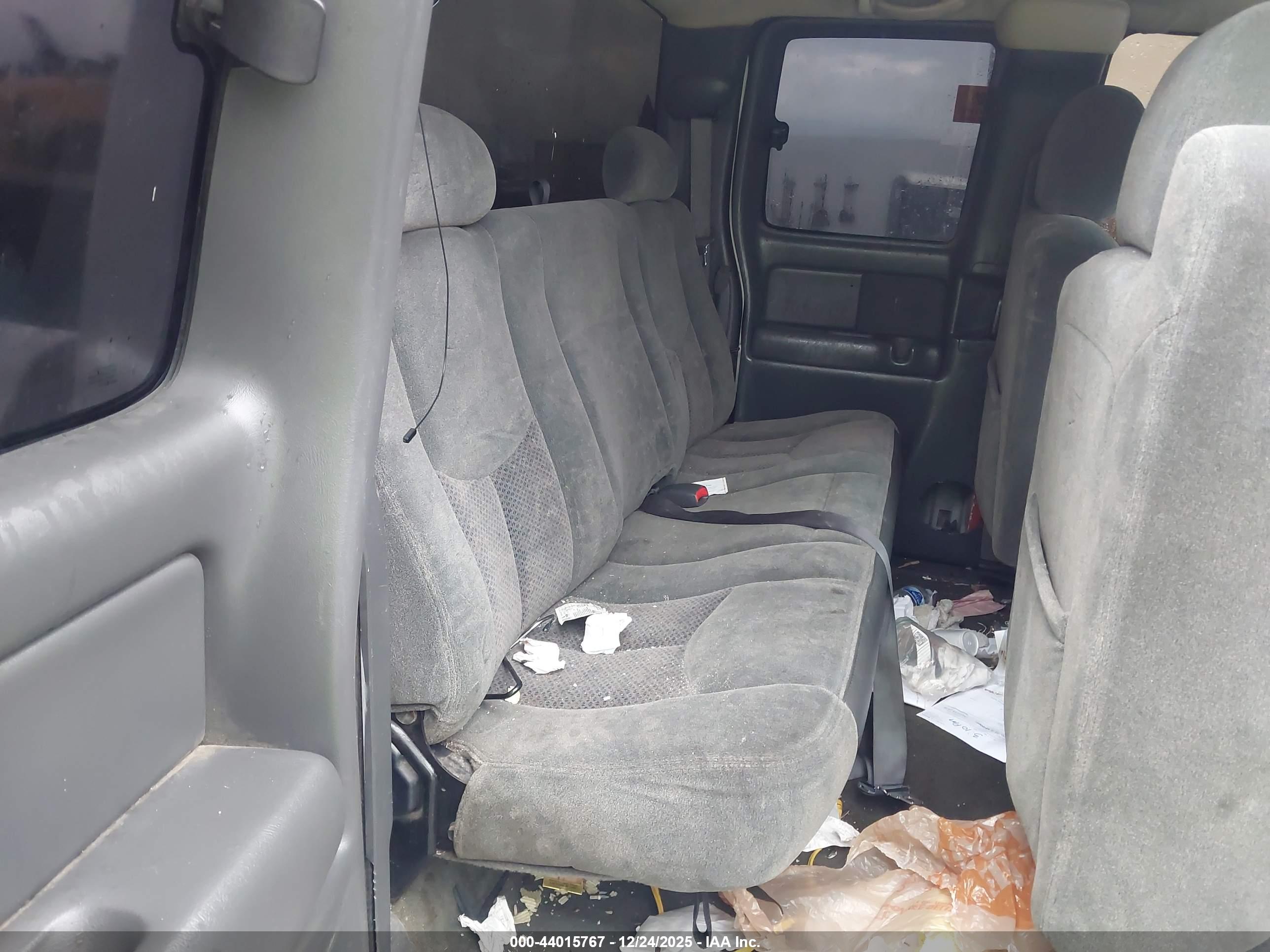CHEVROLET SILVERADO image 8
