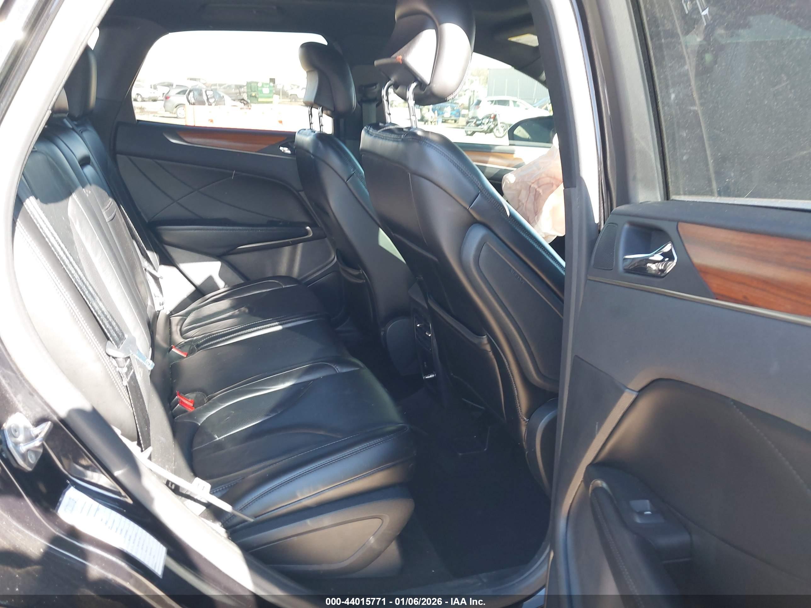 LINCOLN MKC image 8