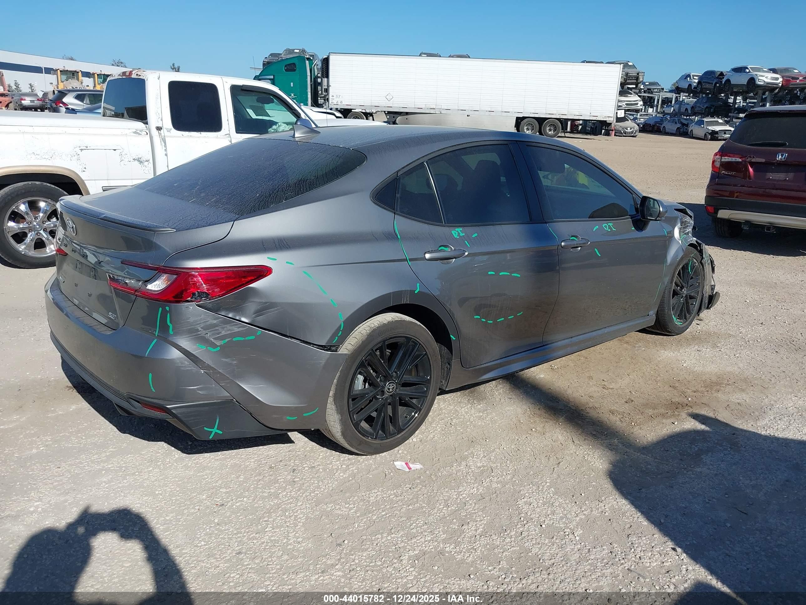 TOYOTA CAMRY image 4