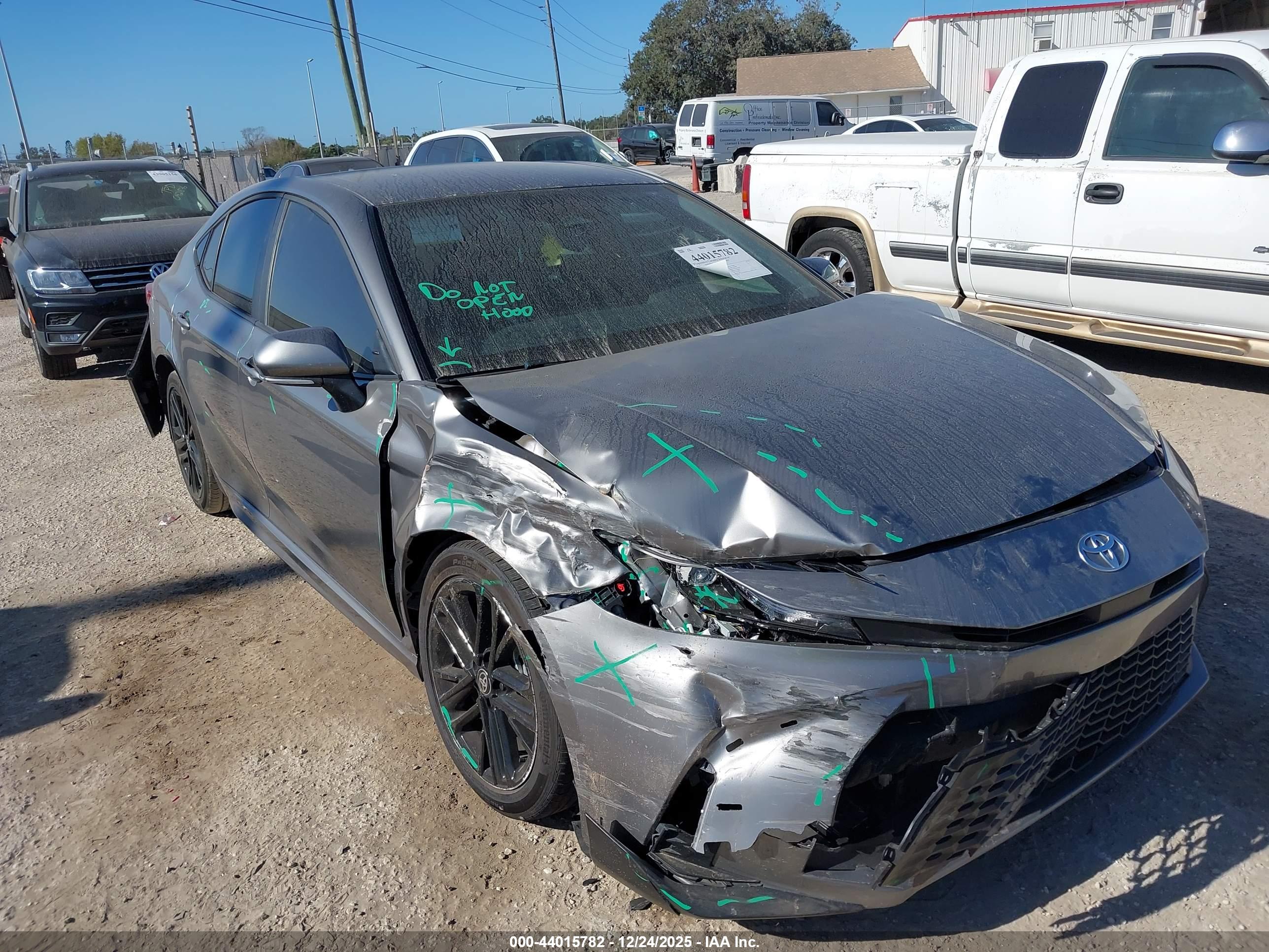 TOYOTA CAMRY image 6