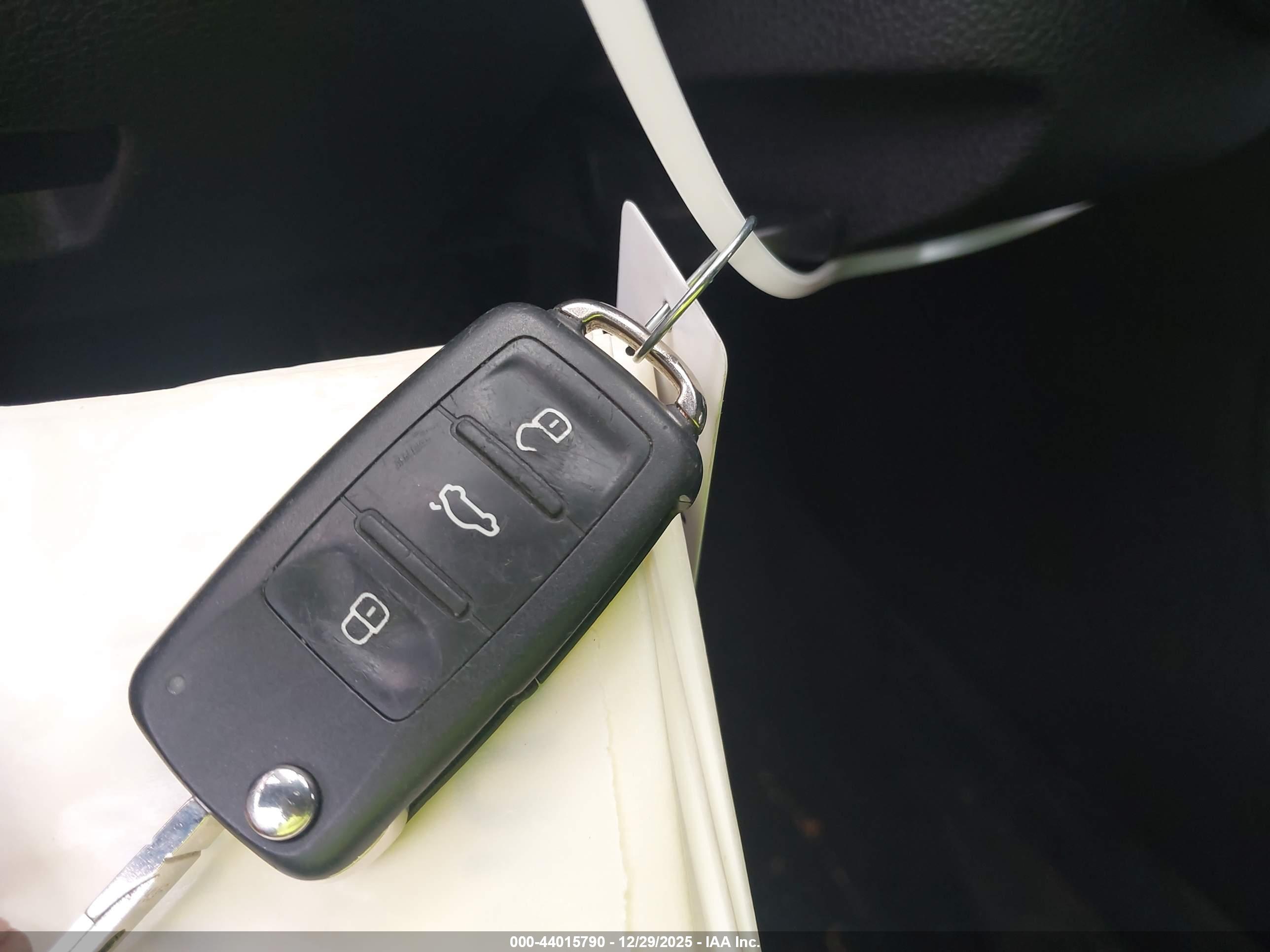 VOLKSWAGEN PASSAT image 11