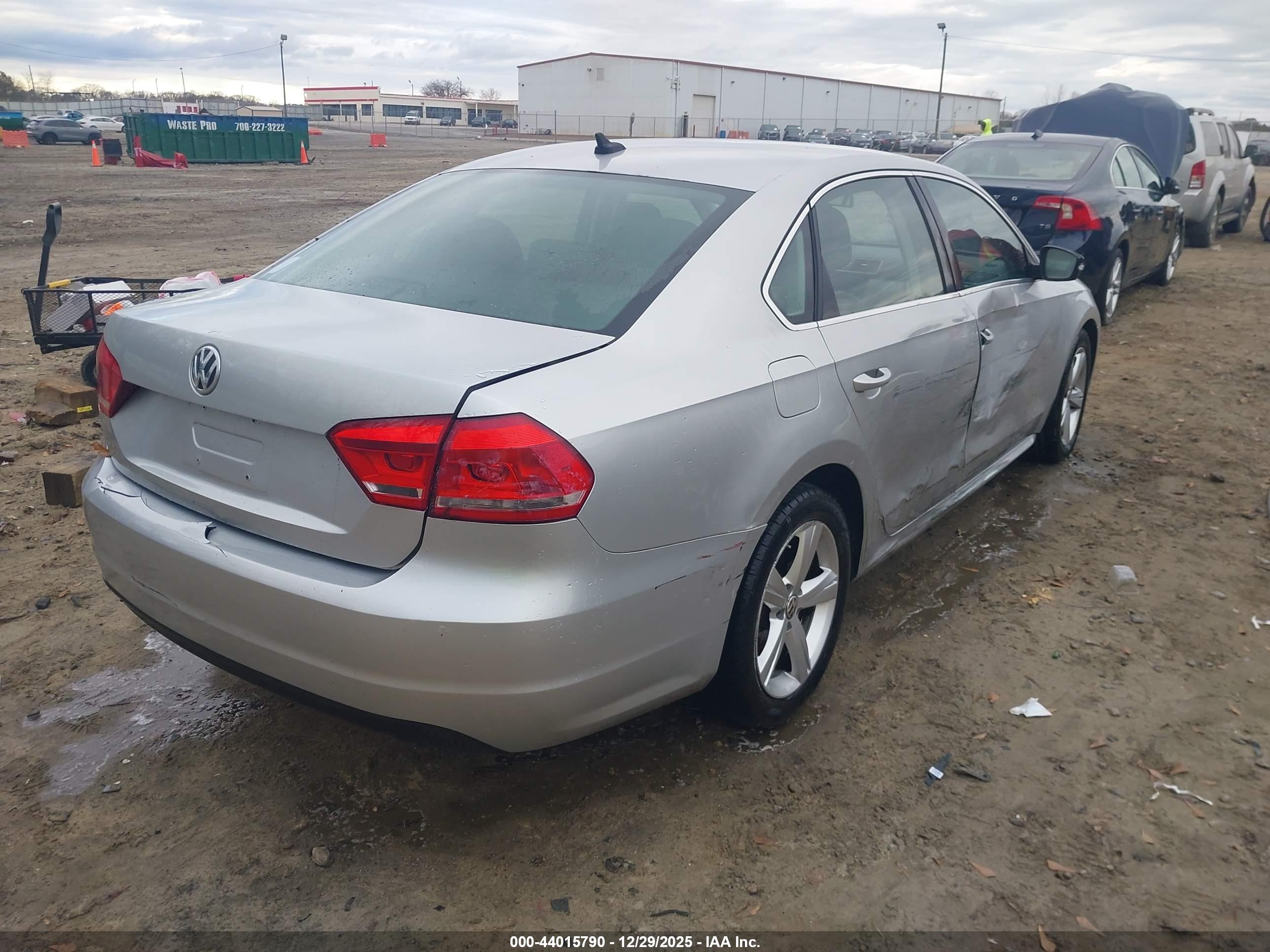 VOLKSWAGEN PASSAT image 4