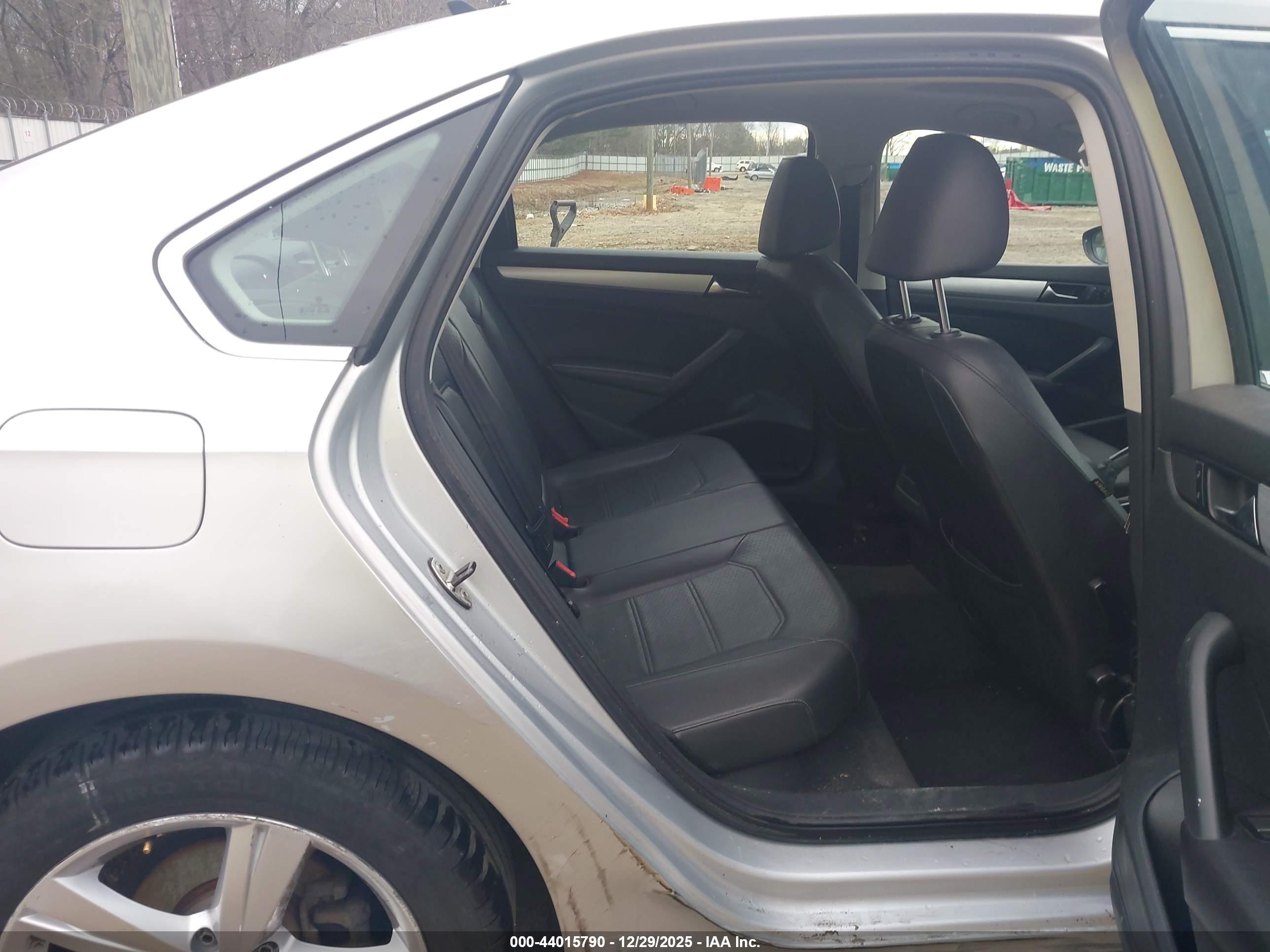 VOLKSWAGEN PASSAT image 8