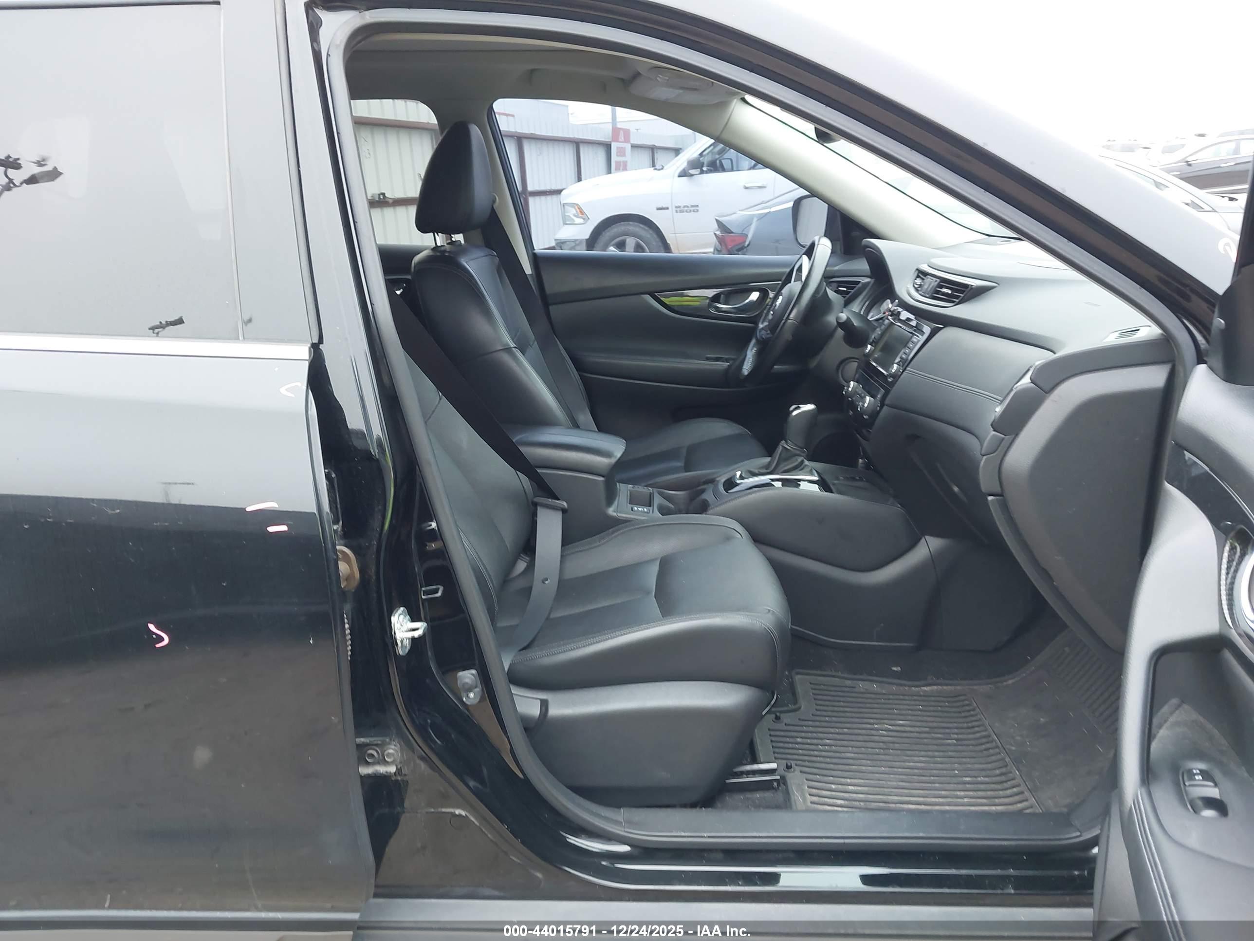 NISSAN ROGUE image 5