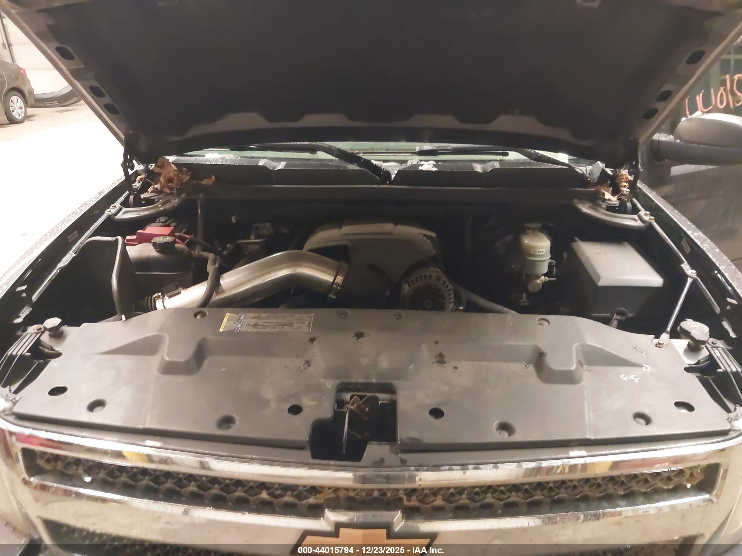 CHEVROLET SILVERADO image 10