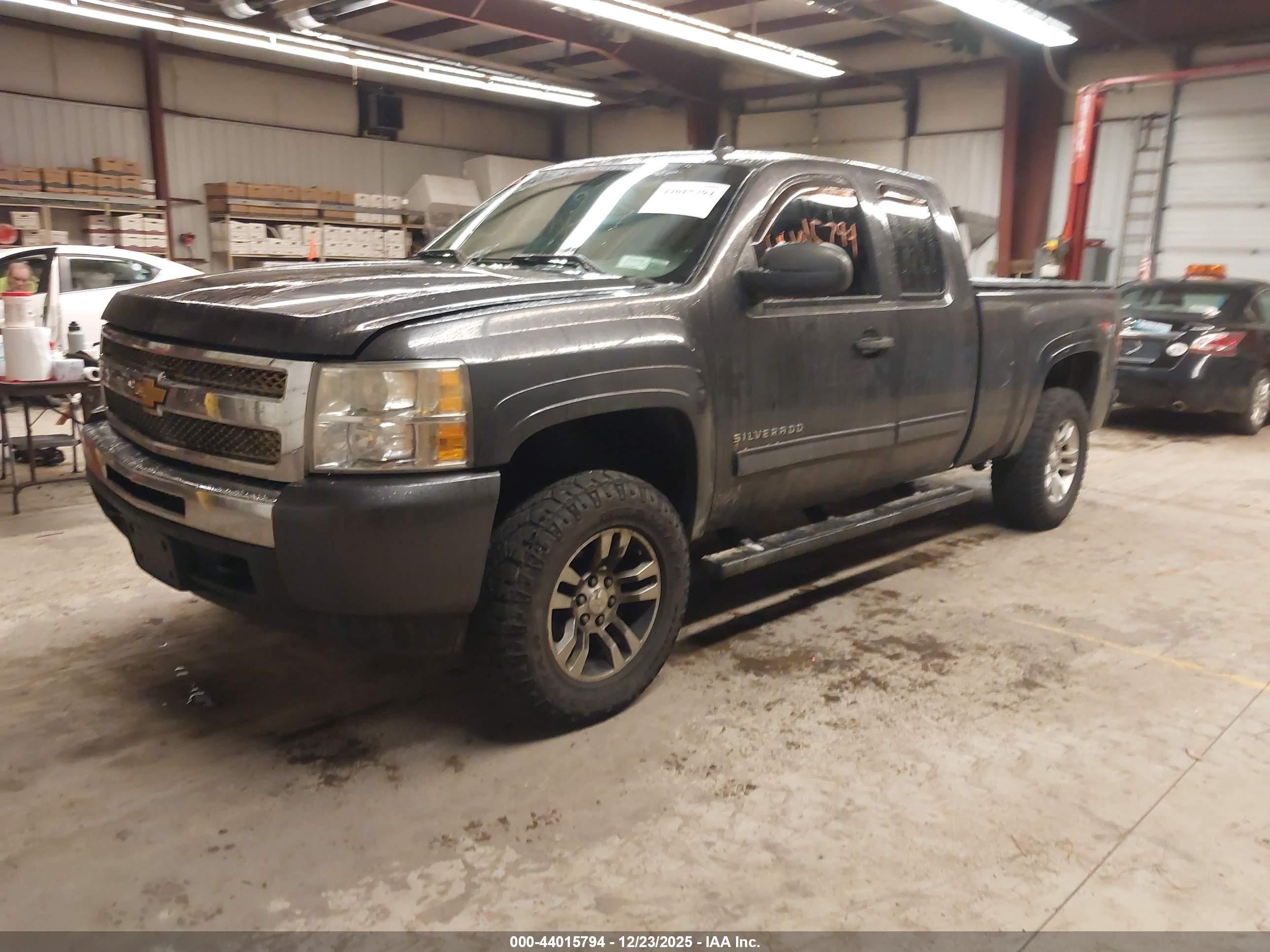 CHEVROLET SILVERADO image 2
