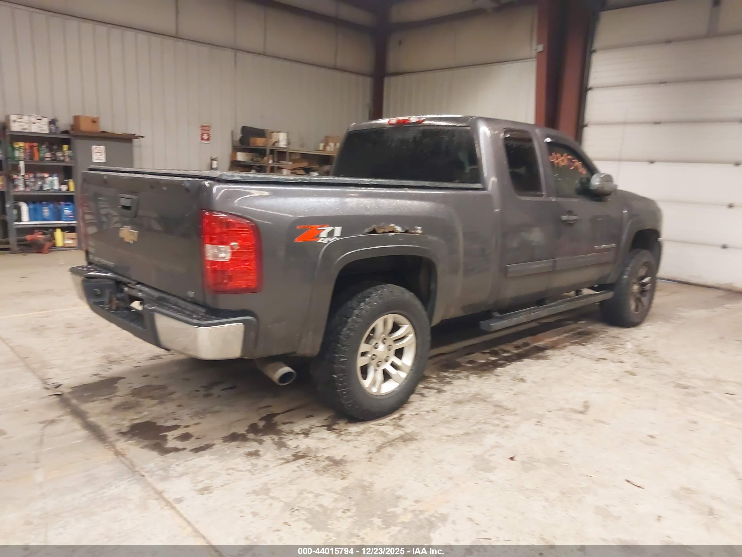 CHEVROLET SILVERADO image 4