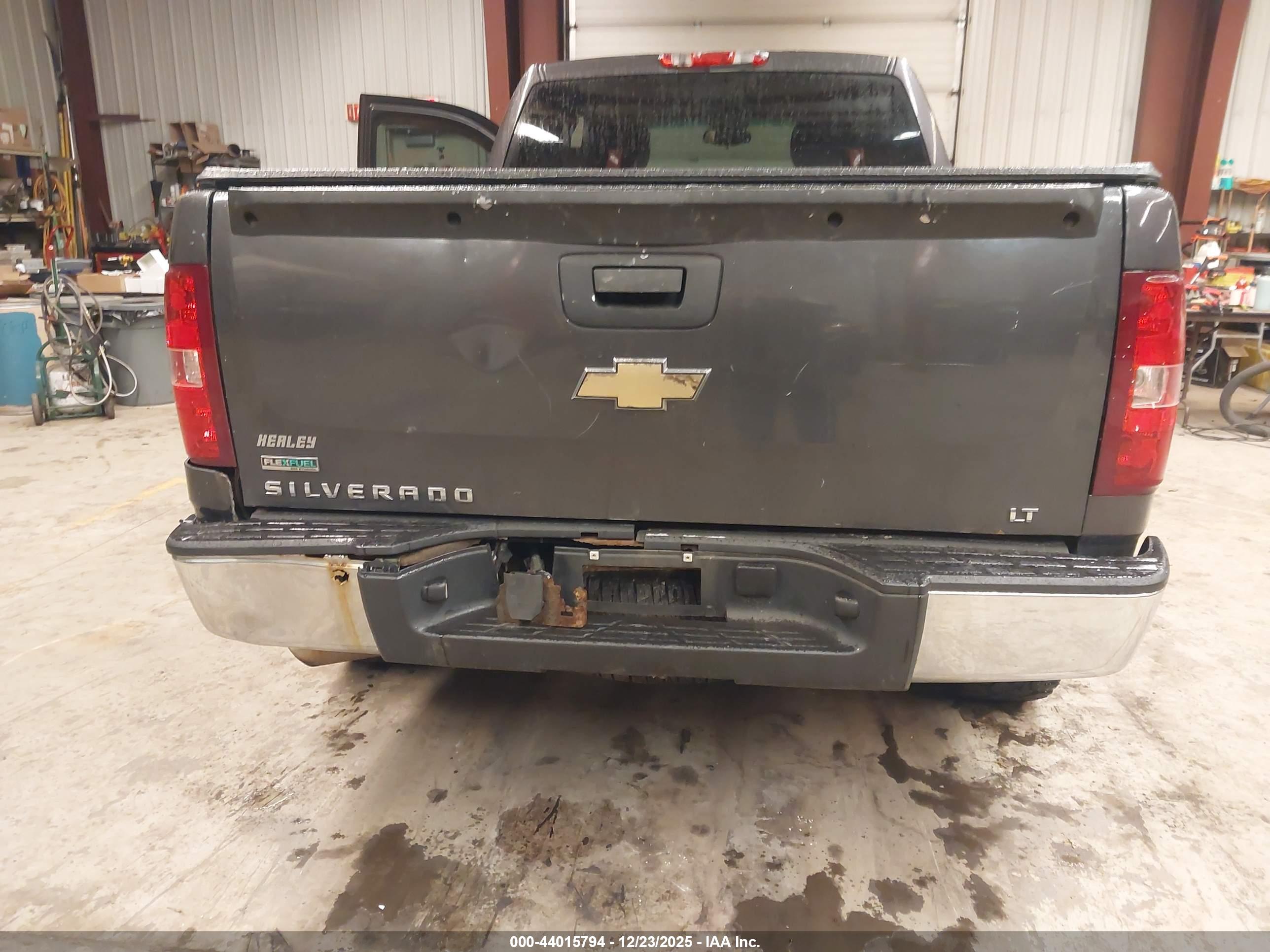 CHEVROLET SILVERADO image 6